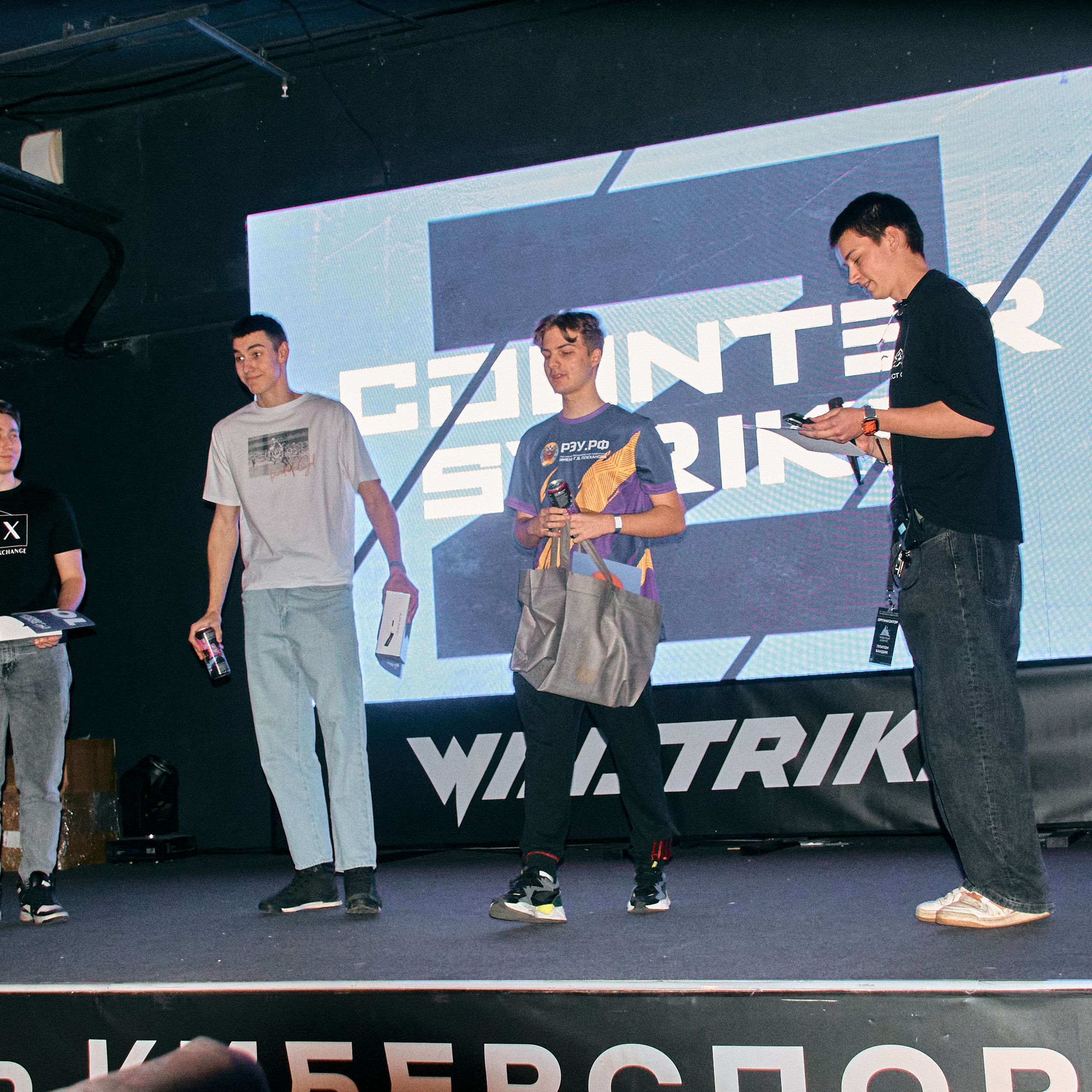 Financial Cybersport League. Дизайнер, студийный и репортажный фотограф в Москве Мария Кузнецова
