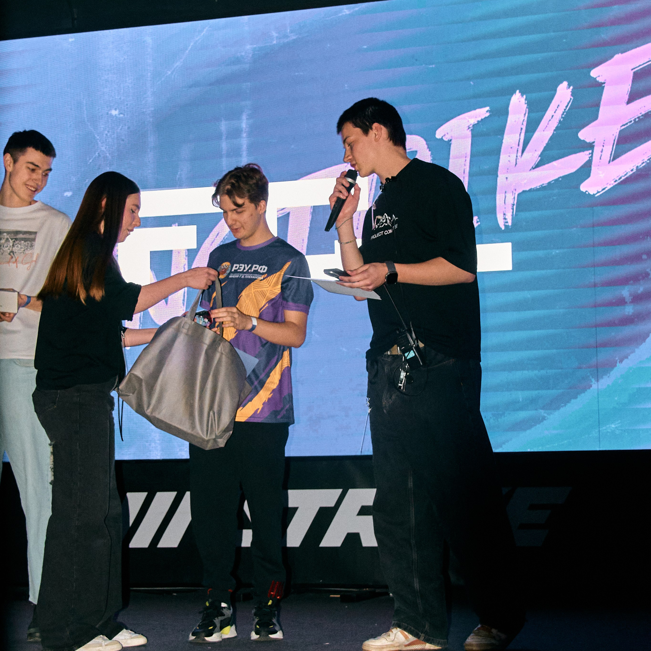 Financial Cybersport League. Дизайнер, студийный и репортажный фотограф в Москве Мария Кузнецова