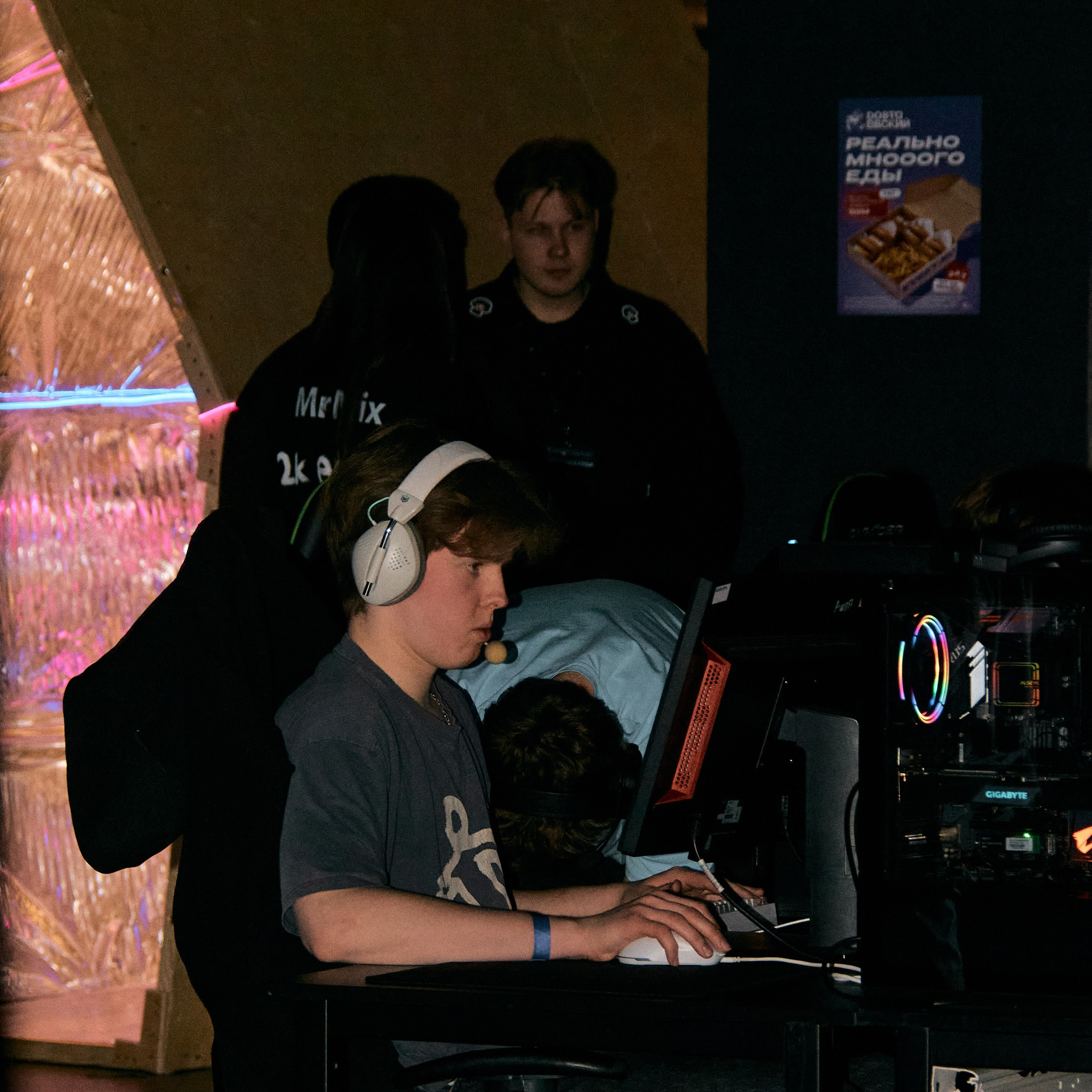 Financial Cybersport League. Дизайнер, студийный и репортажный фотограф в Москве Мария Кузнецова