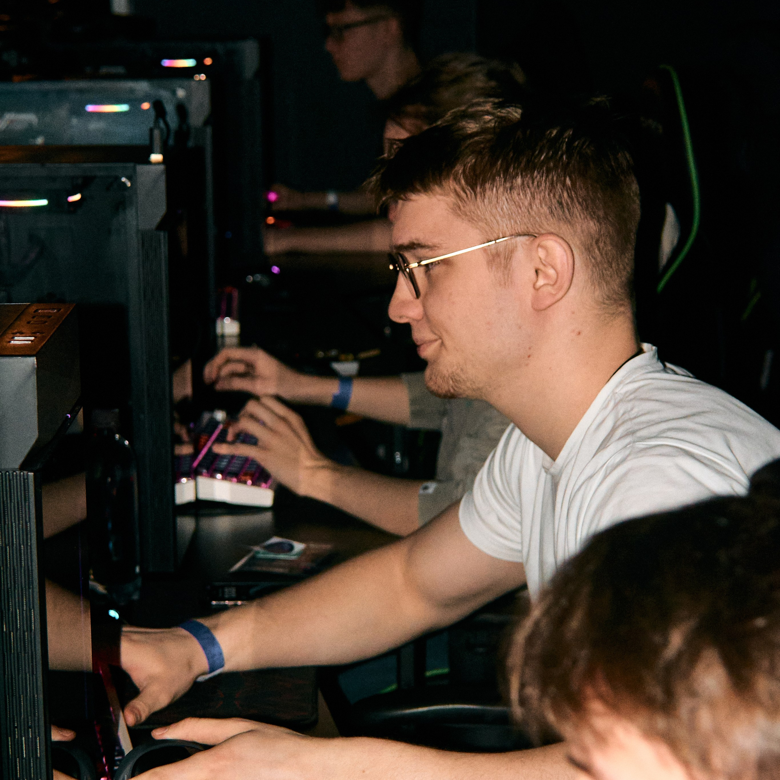 Financial Cybersport League. Дизайнер, студийный и репортажный фотограф в Москве Мария Кузнецова