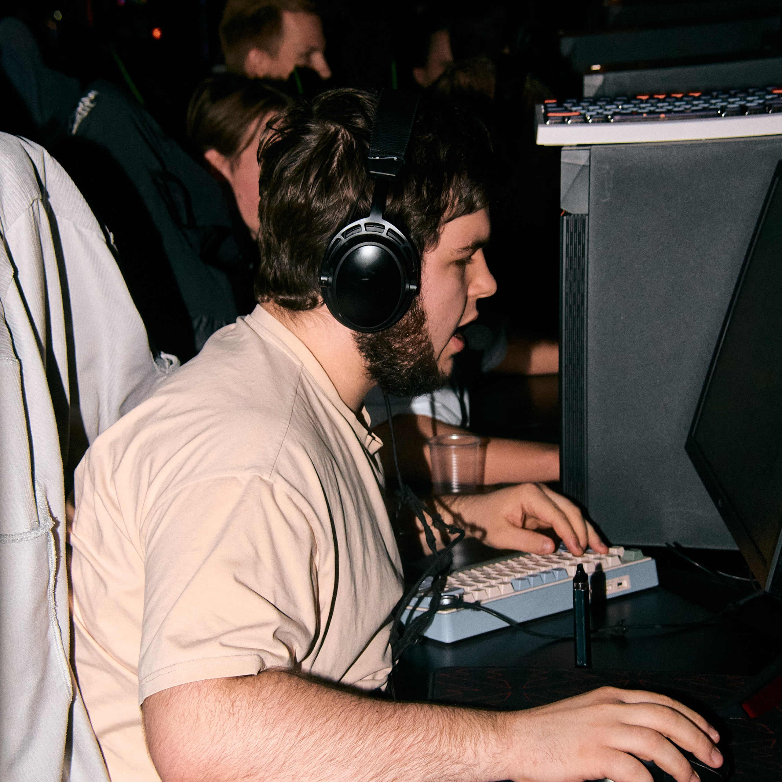 Financial Cybersport League. Дизайнер, студийный и репортажный фотограф в Москве Мария Кузнецова