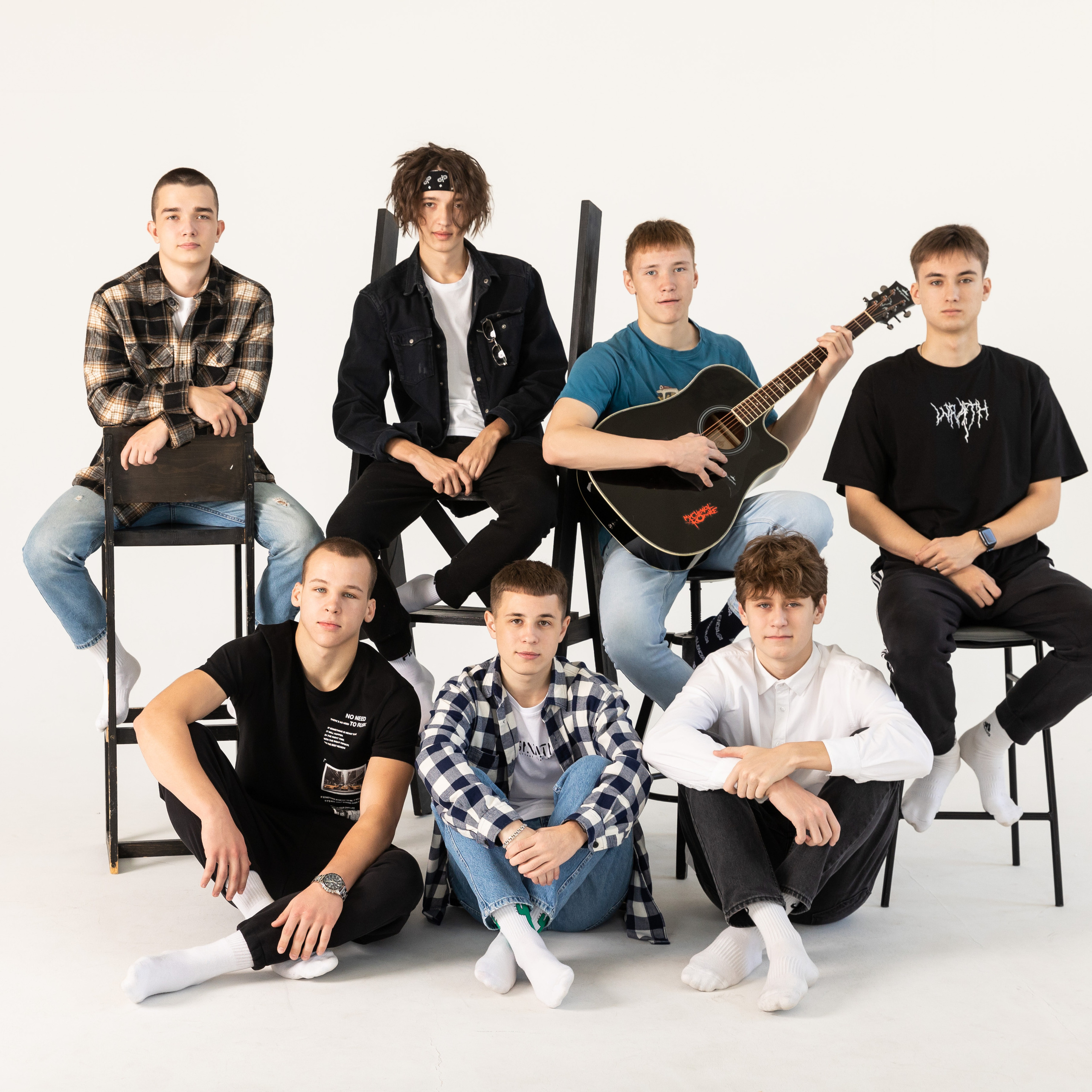 Здесь нажми ^ Выпускники школы