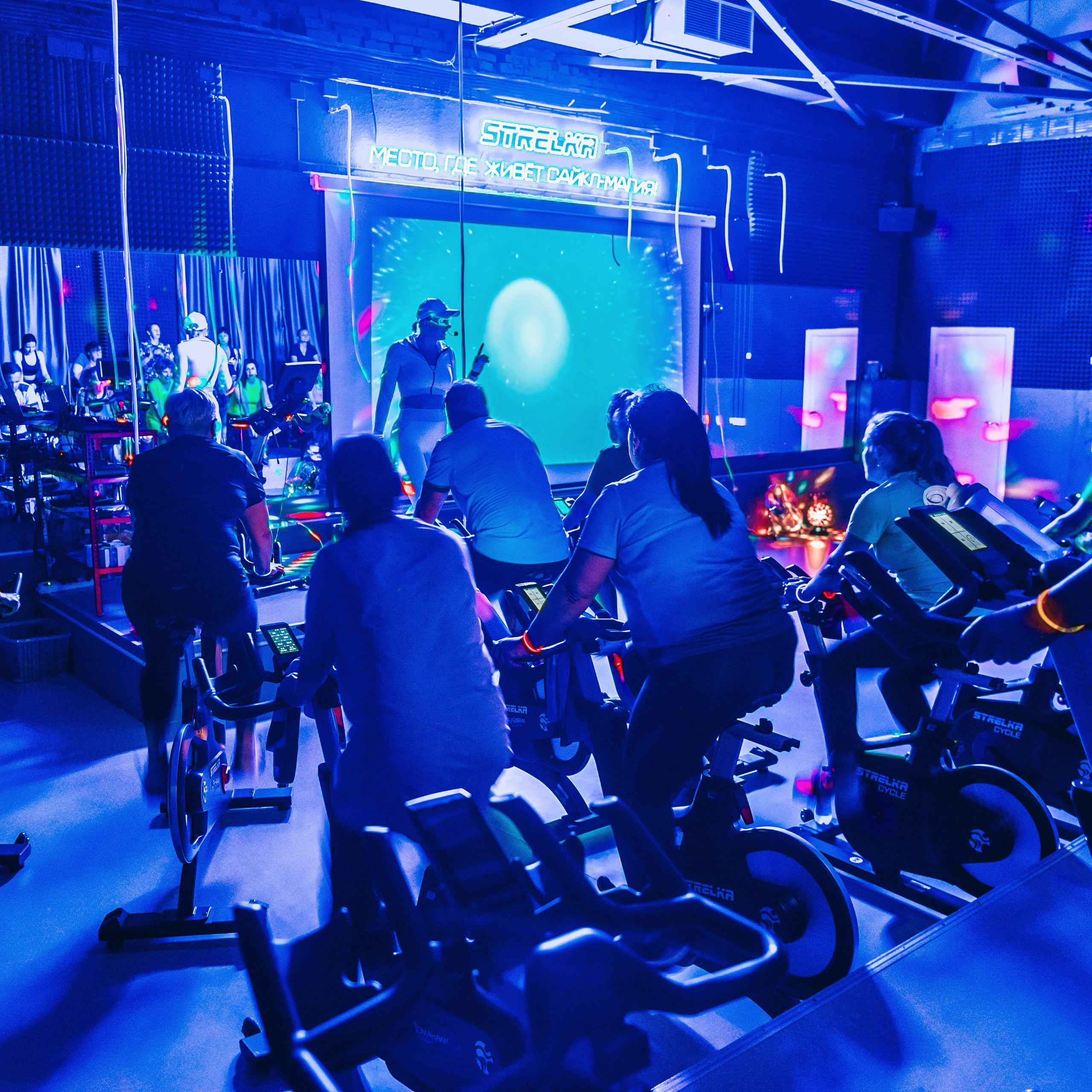 Сайкл-студия «Стрелка», заезд