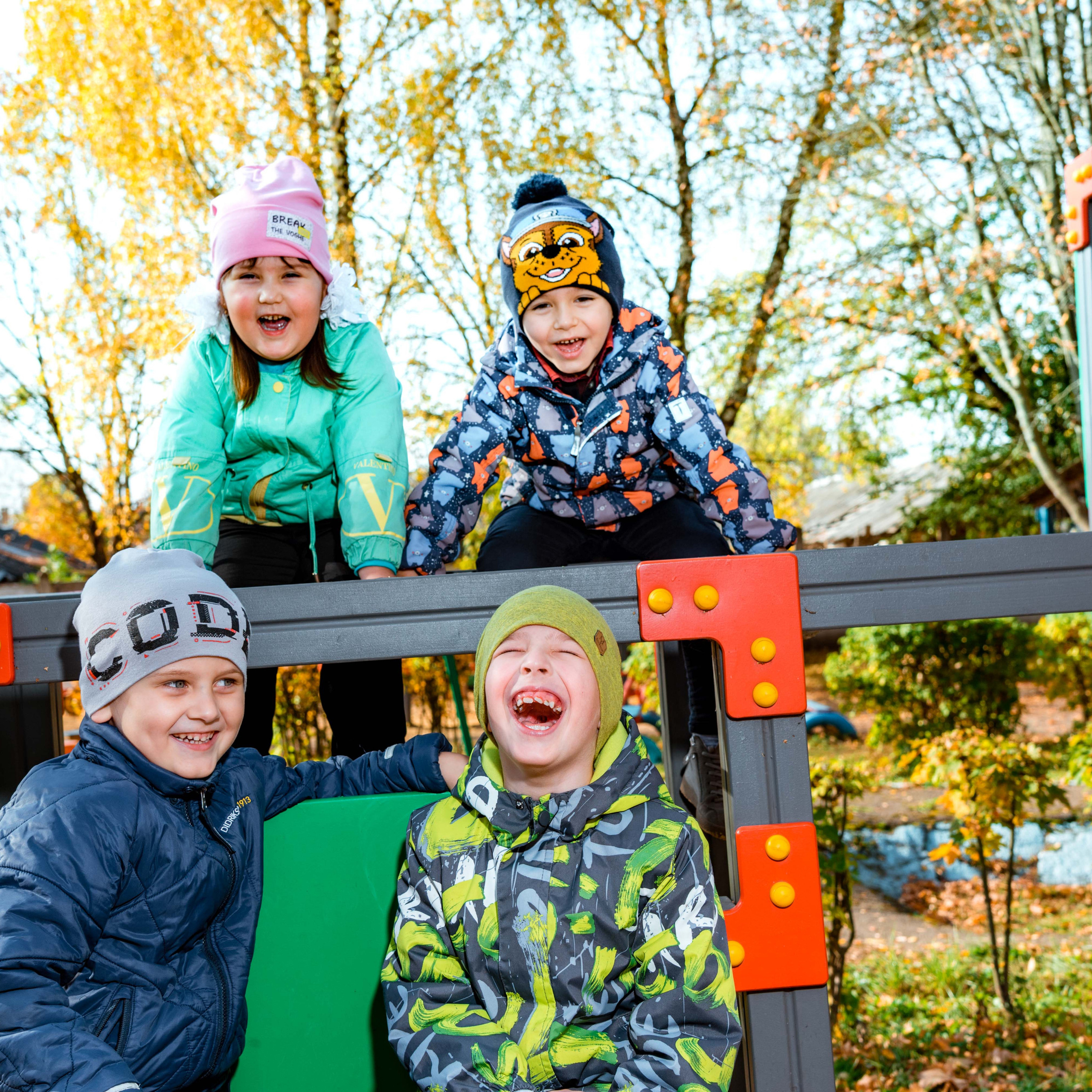 Детский сад на прогулке