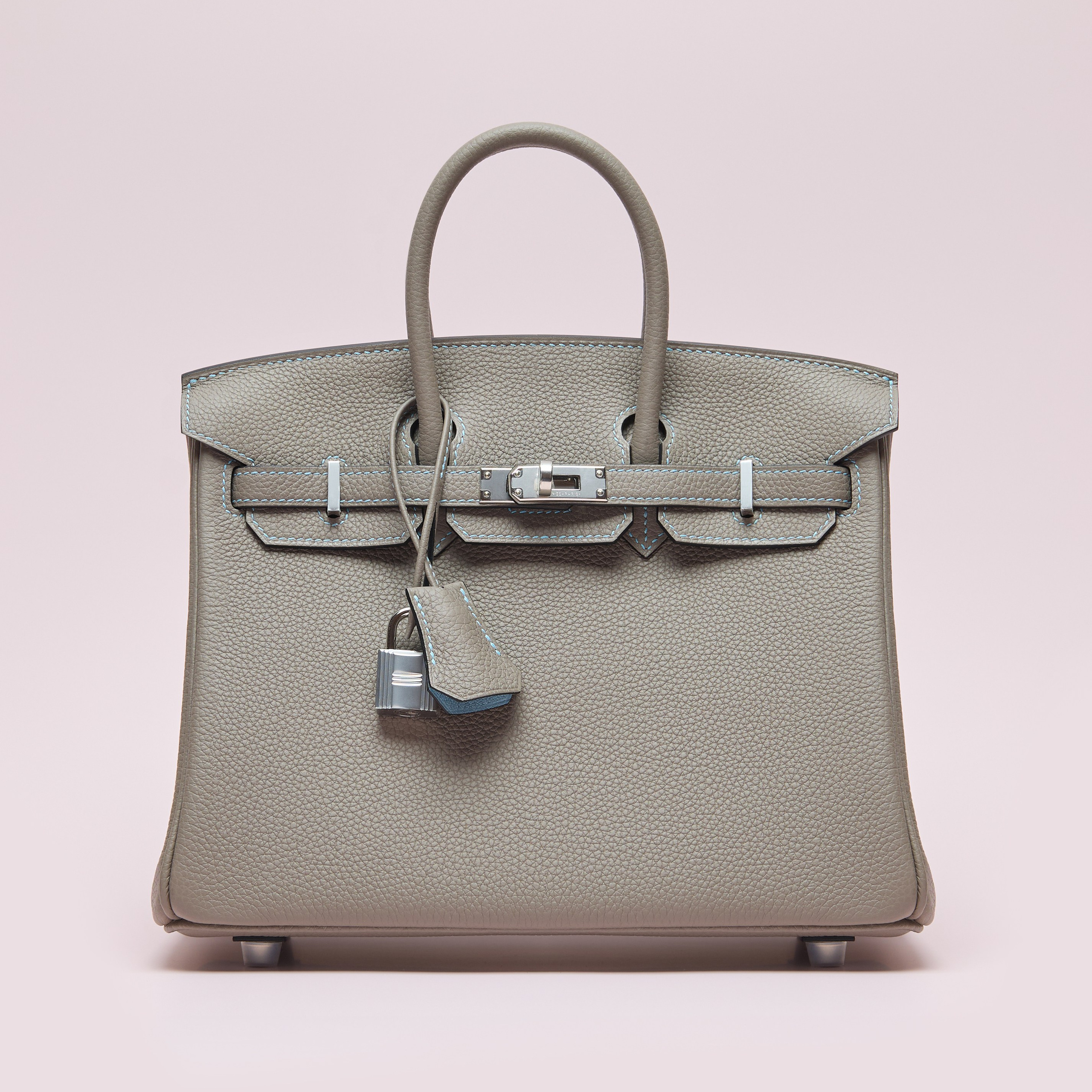 Предметная рекламная каталожная съемка сумок премиум брендов под ключ Москва