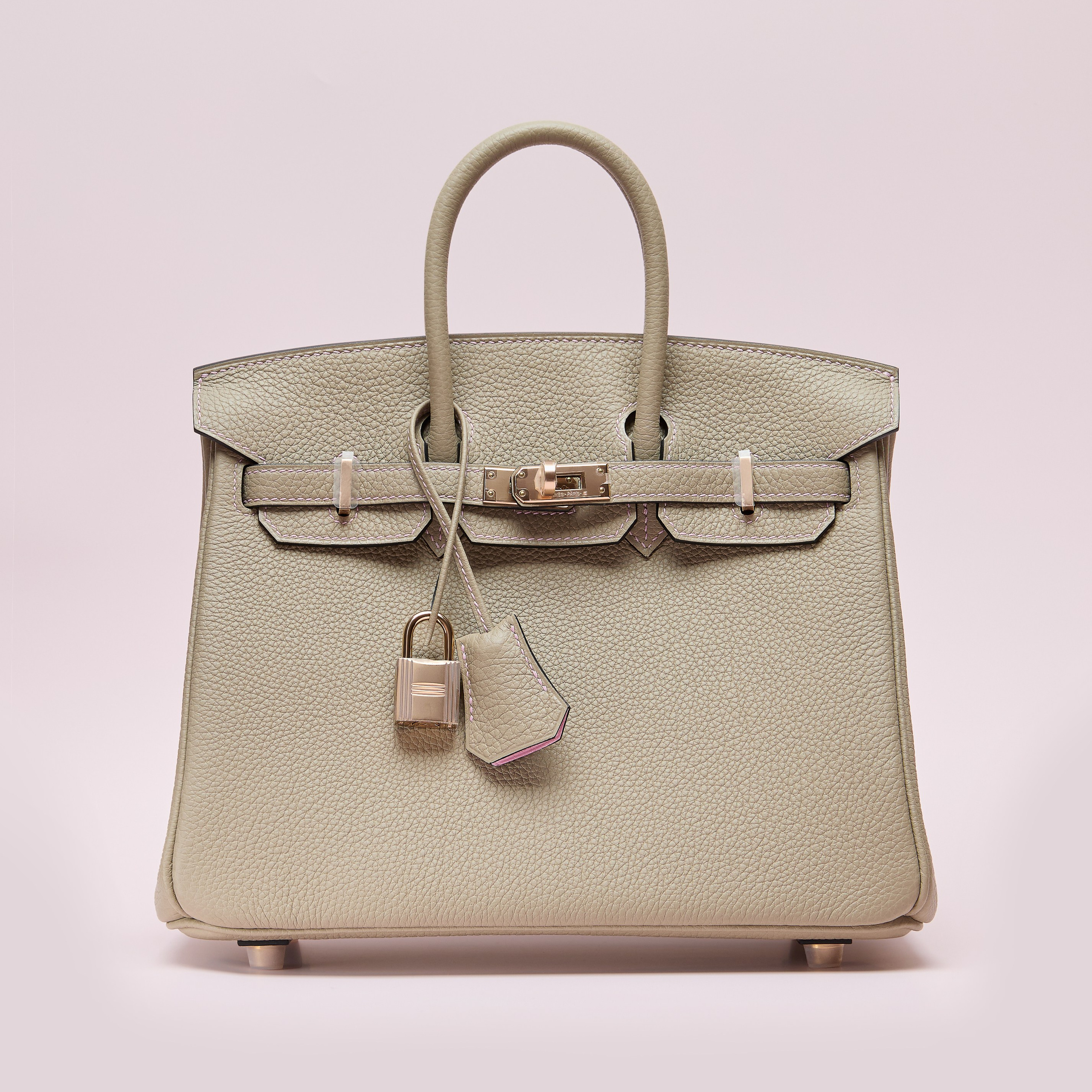 Предметная рекламная каталожная съемка сумок премиум брендов под ключ Москва