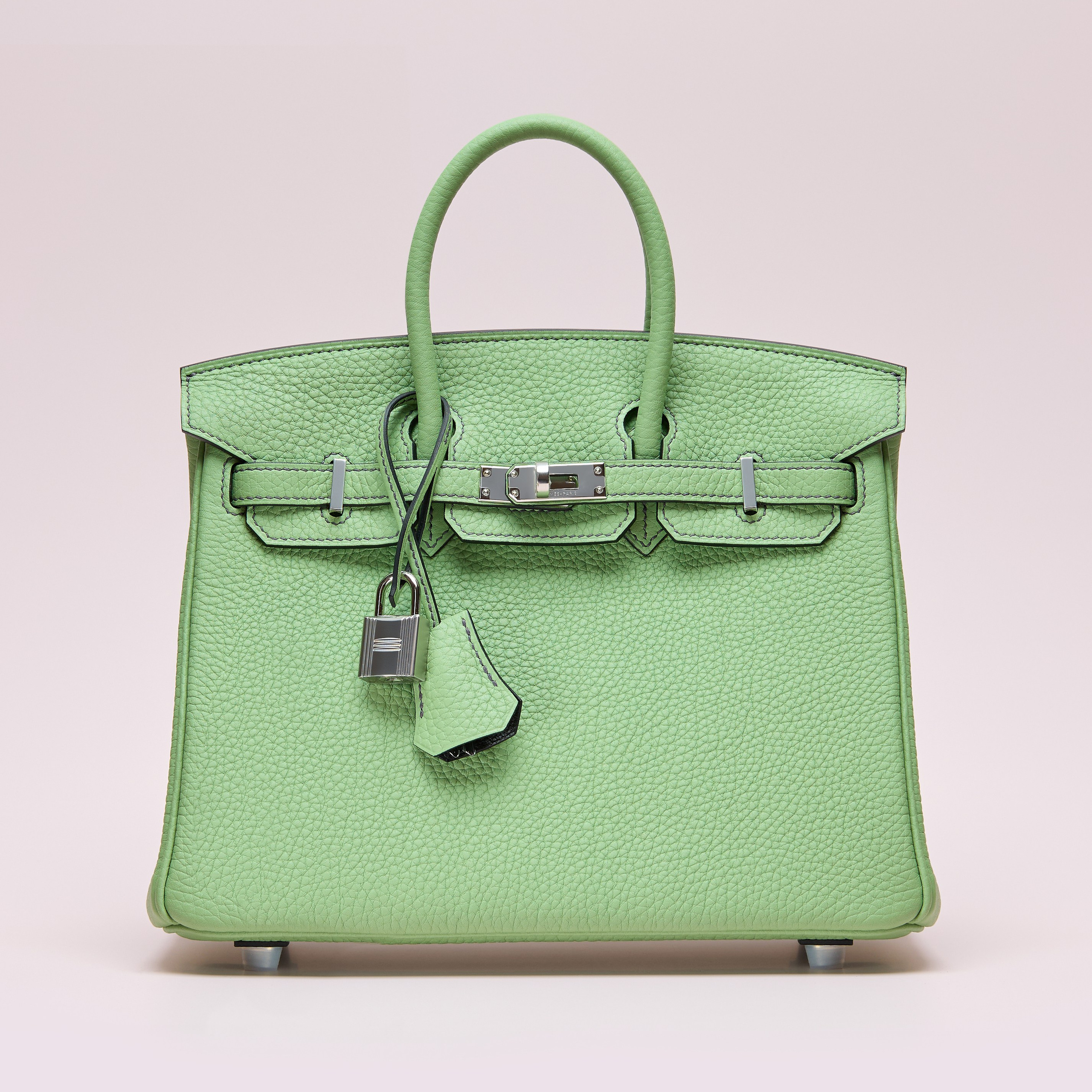 Предметная рекламная каталожная съемка сумок премиум брендов под ключ Москва