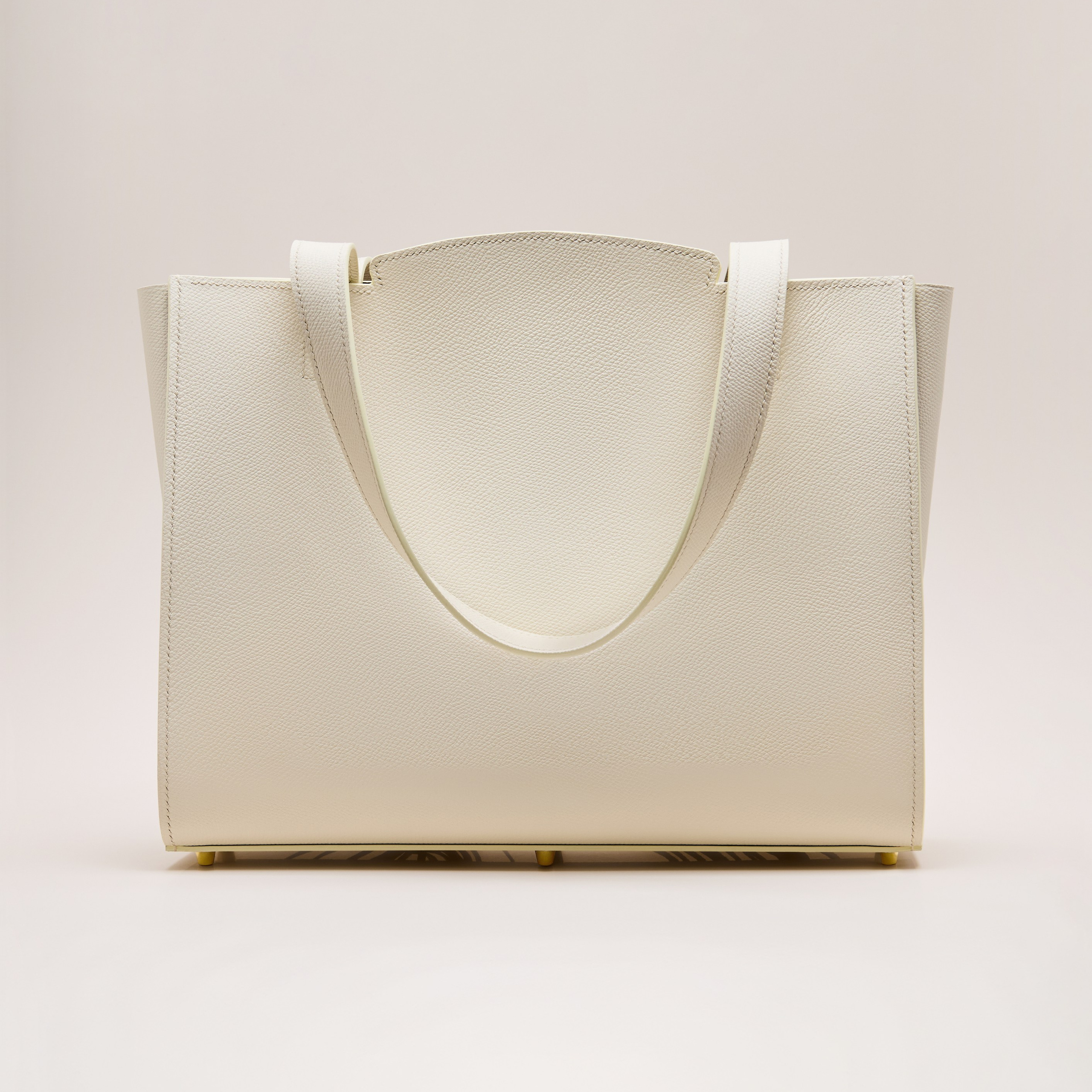 Предметная рекламная каталожная съемка сумок премиум брендов под ключ Москва