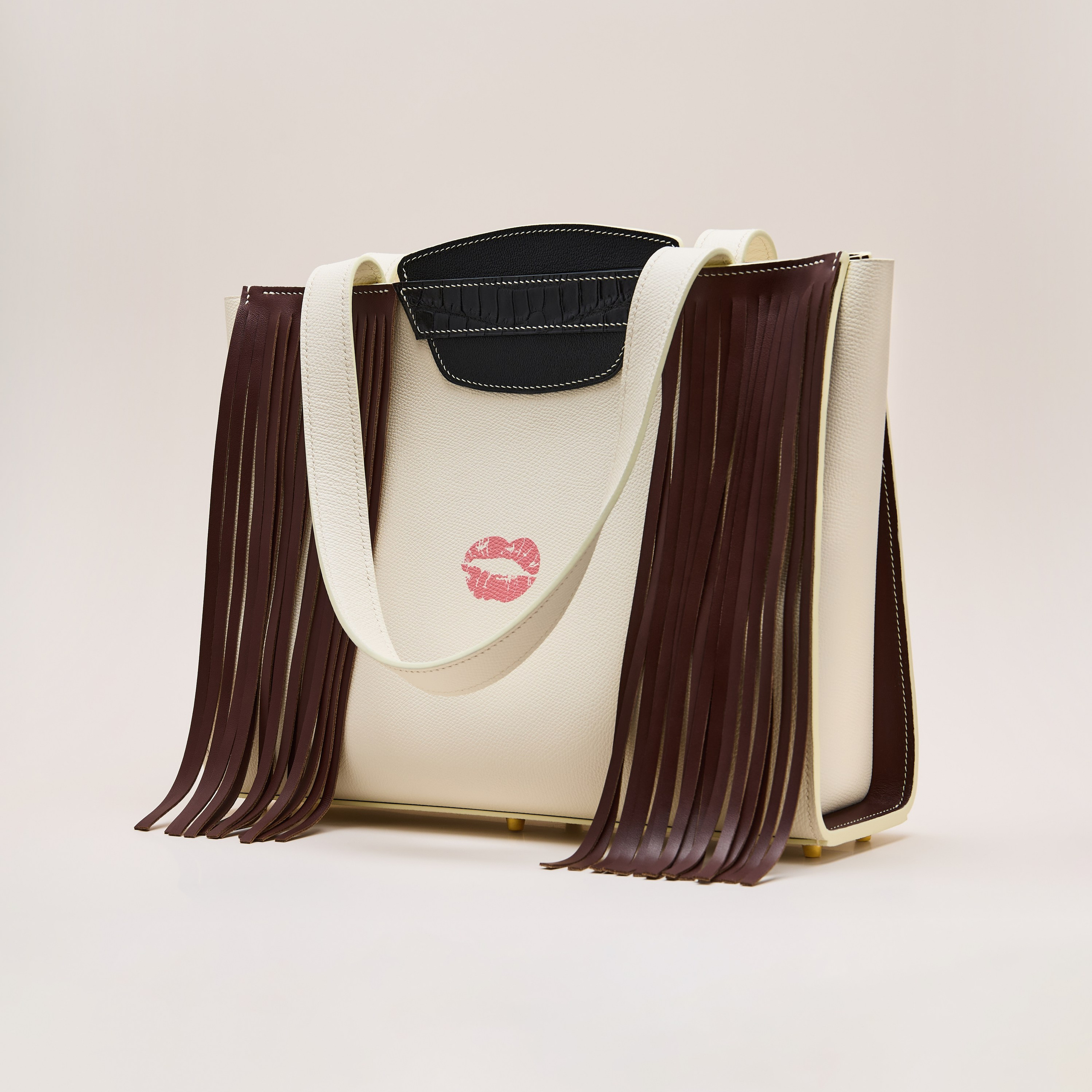 Предметная рекламная каталожная съемка сумок премиум брендов под ключ Москва