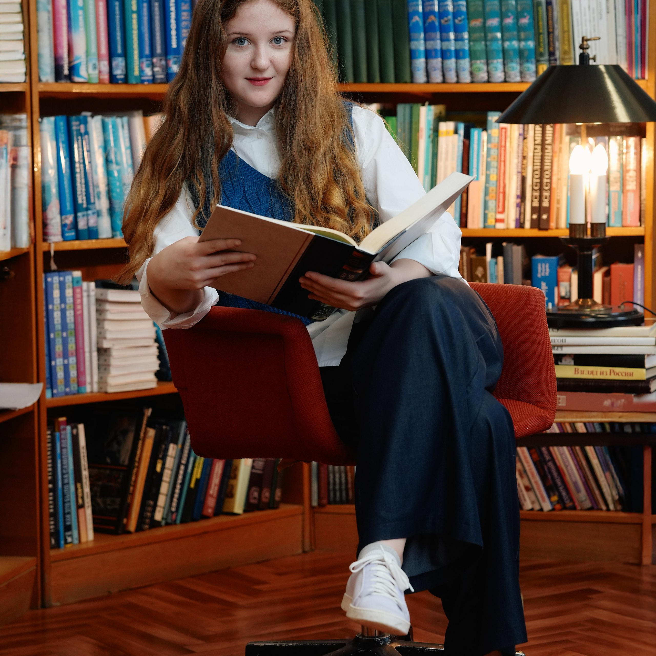 ФОТОСЕССИЯ В ШКОЛЬНОЙ БИБЛИОТЕКЕ