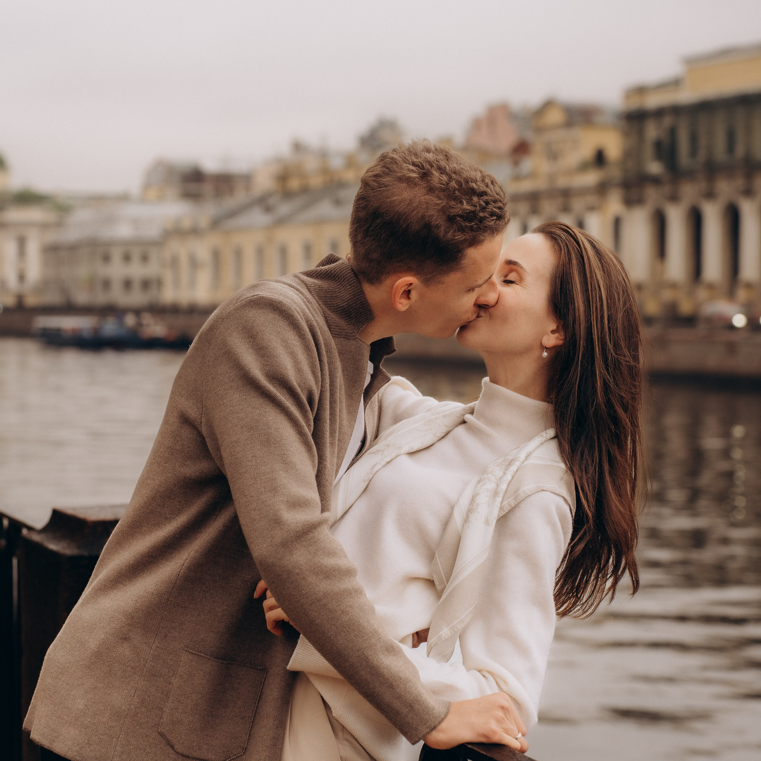 Прогулка по&nbsp;Санкт-Петербургу / Лавстори фотосессия