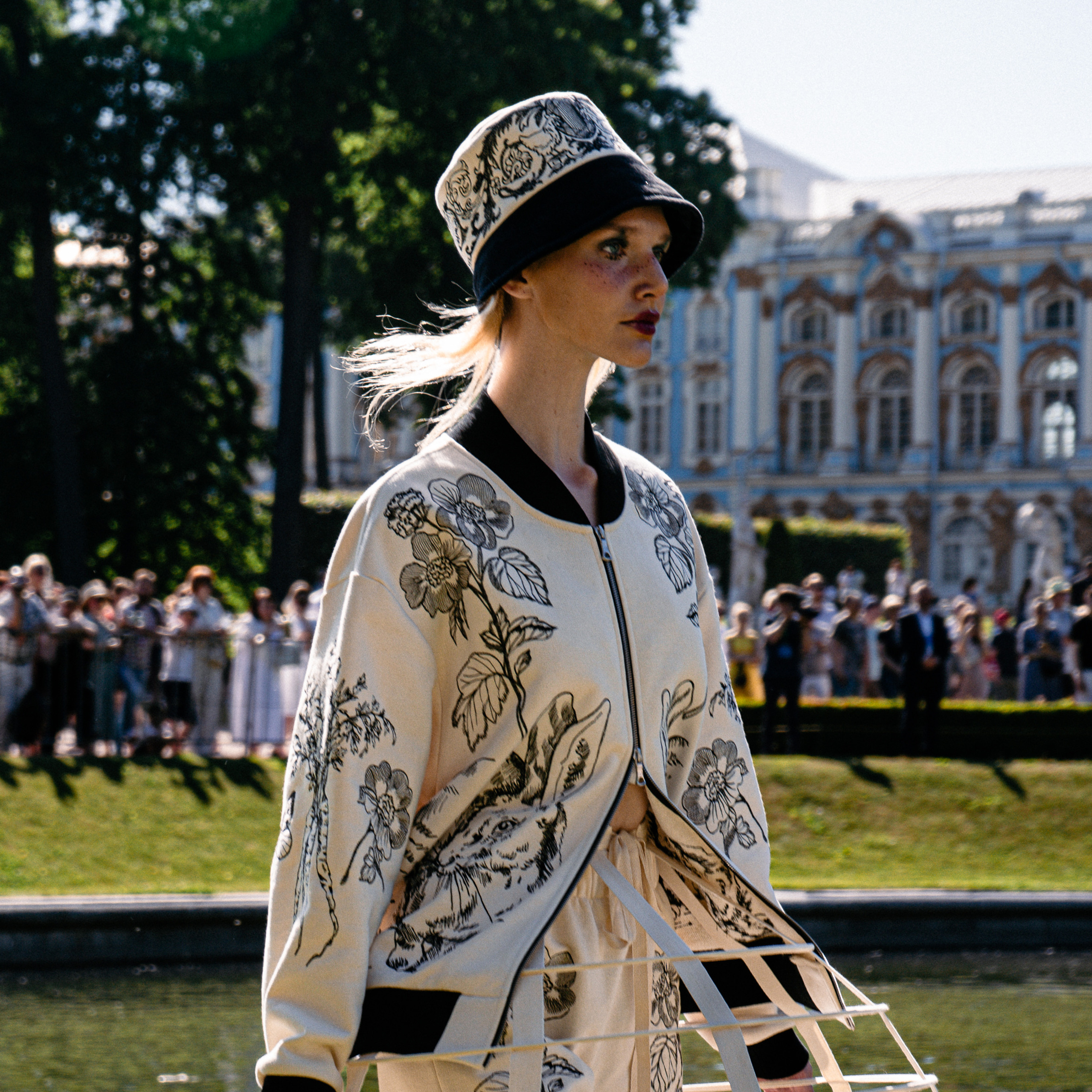 Фоторепортаж с модного показа в Царском селе. Высокая нота