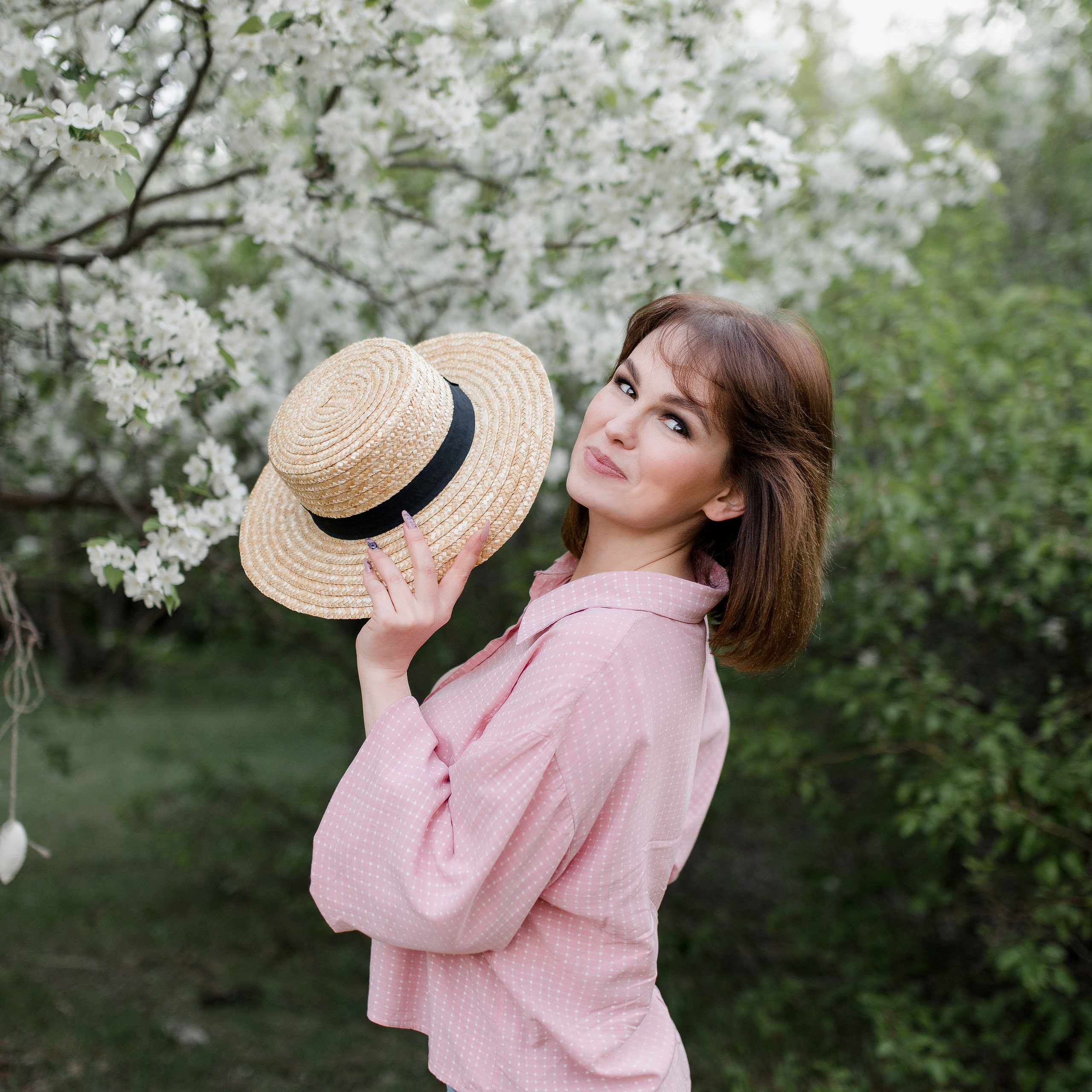 Кристина — персональная фотосессия в яблоневом саду