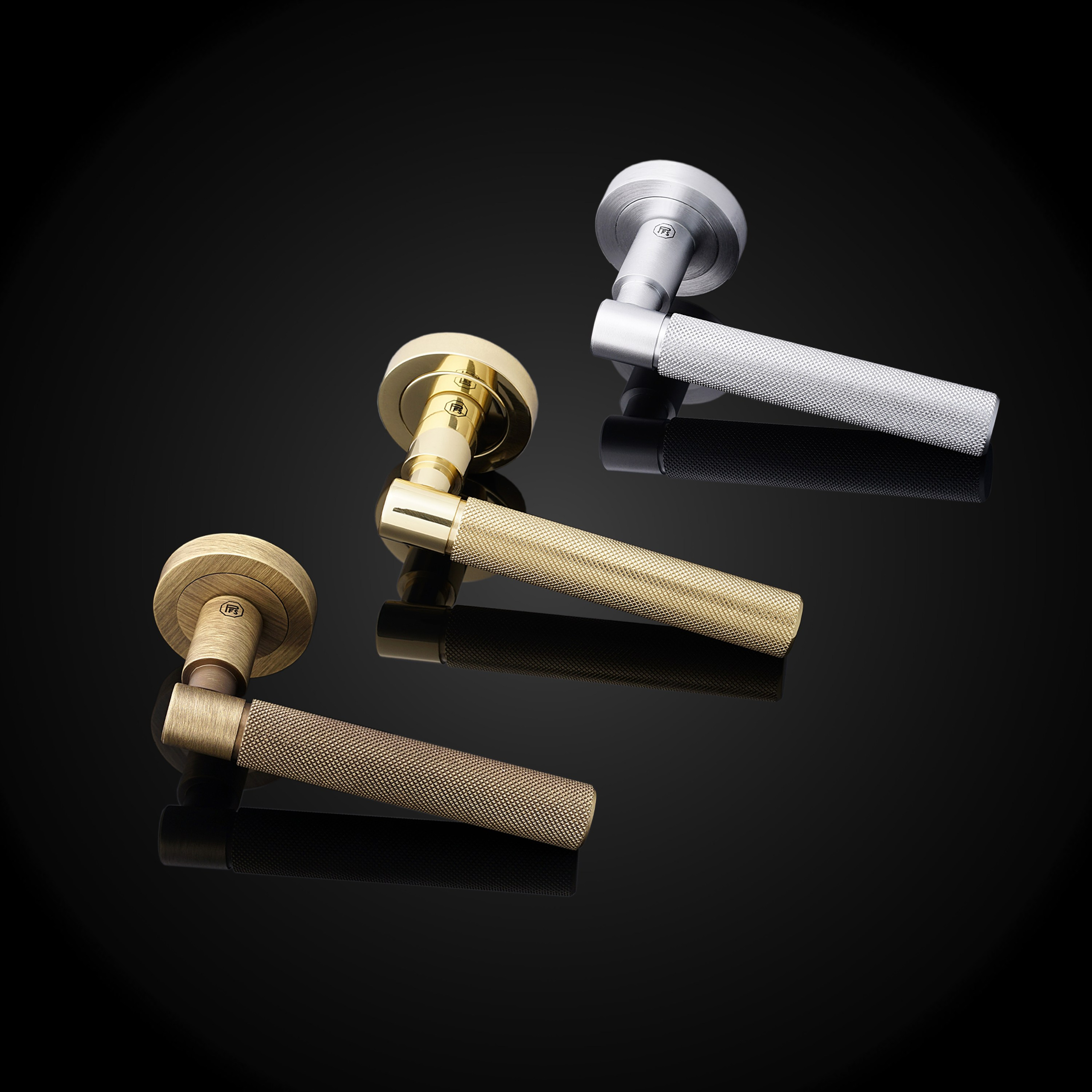 Черный фон зеркальный. Предметный фотограф Анна Чепа