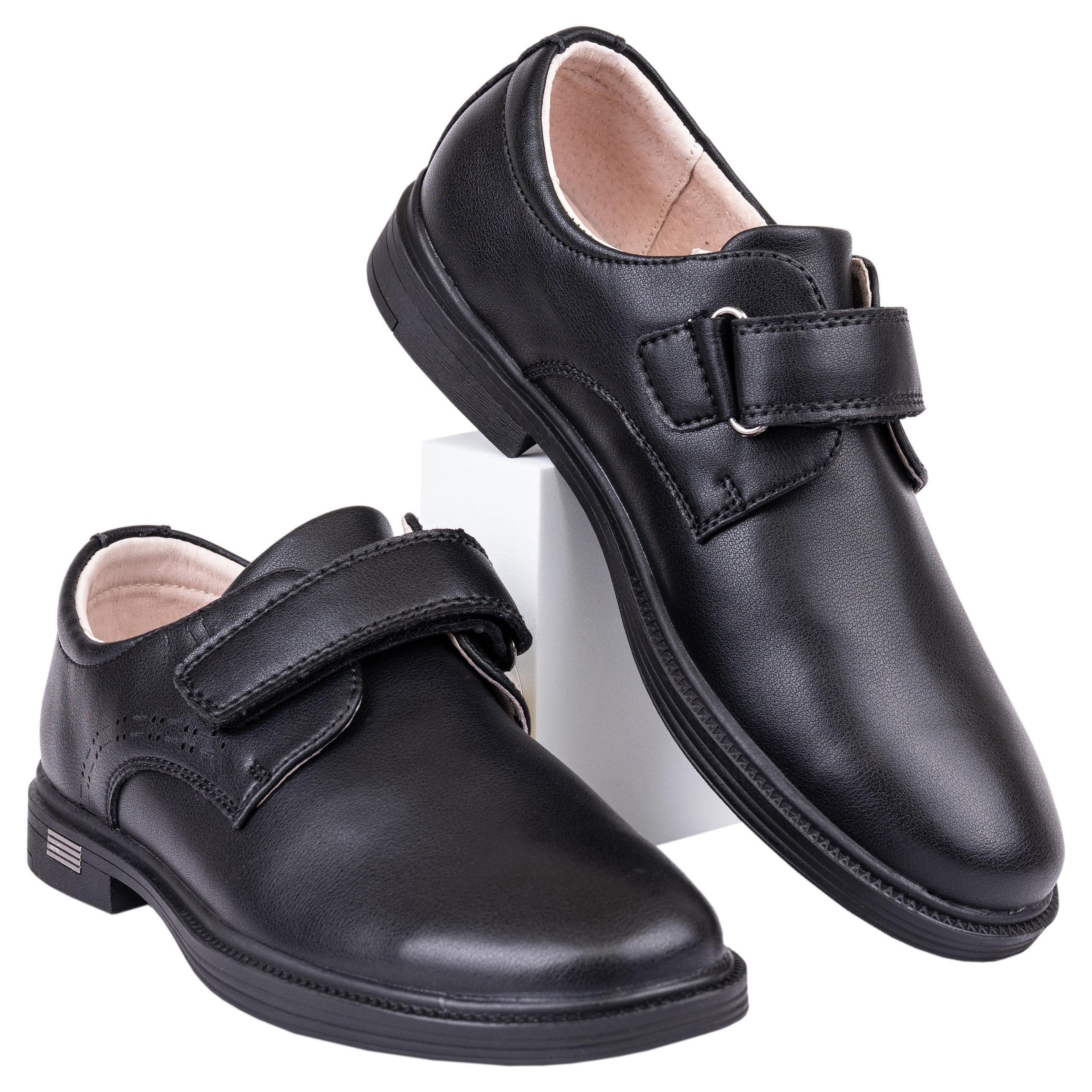 Предметная фотосъемка обуви на белом фоне для каталога