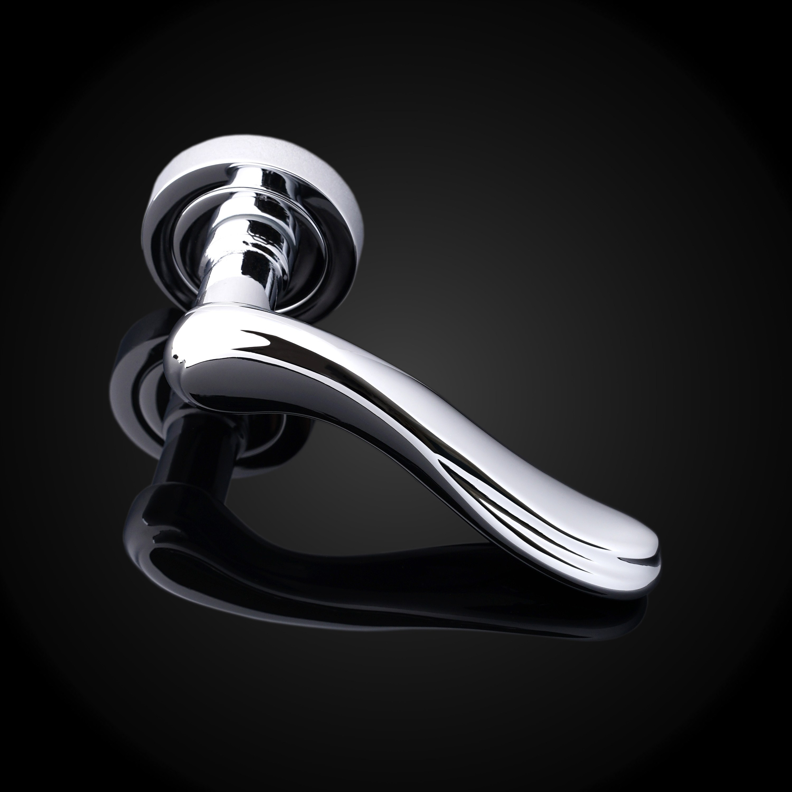 Черный фон зеркальный. Предметный фотограф Анна Чепа