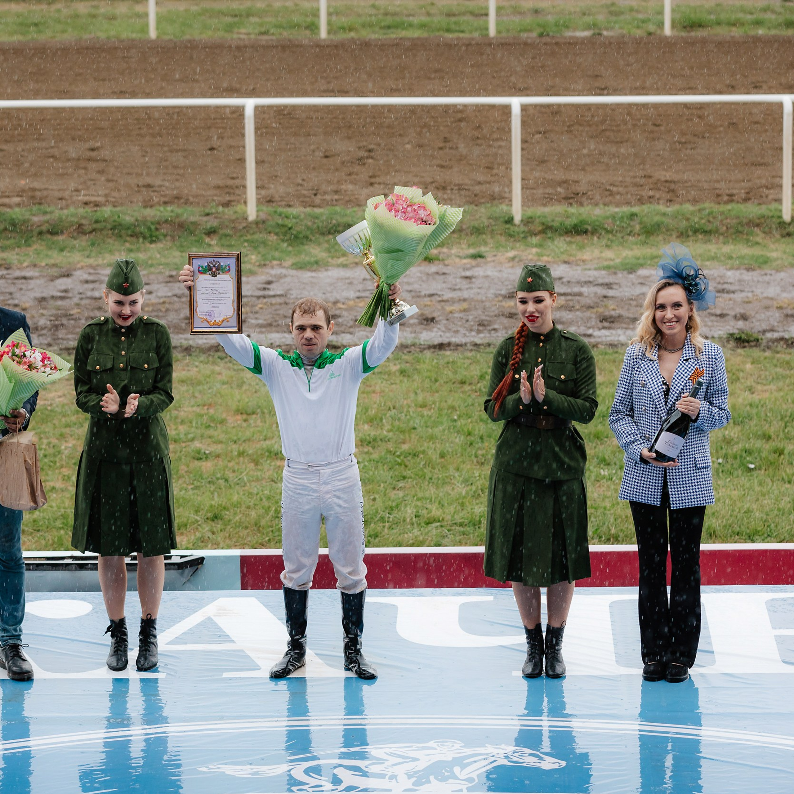 Скачки 11.05.24. Photographer | Anna Christia