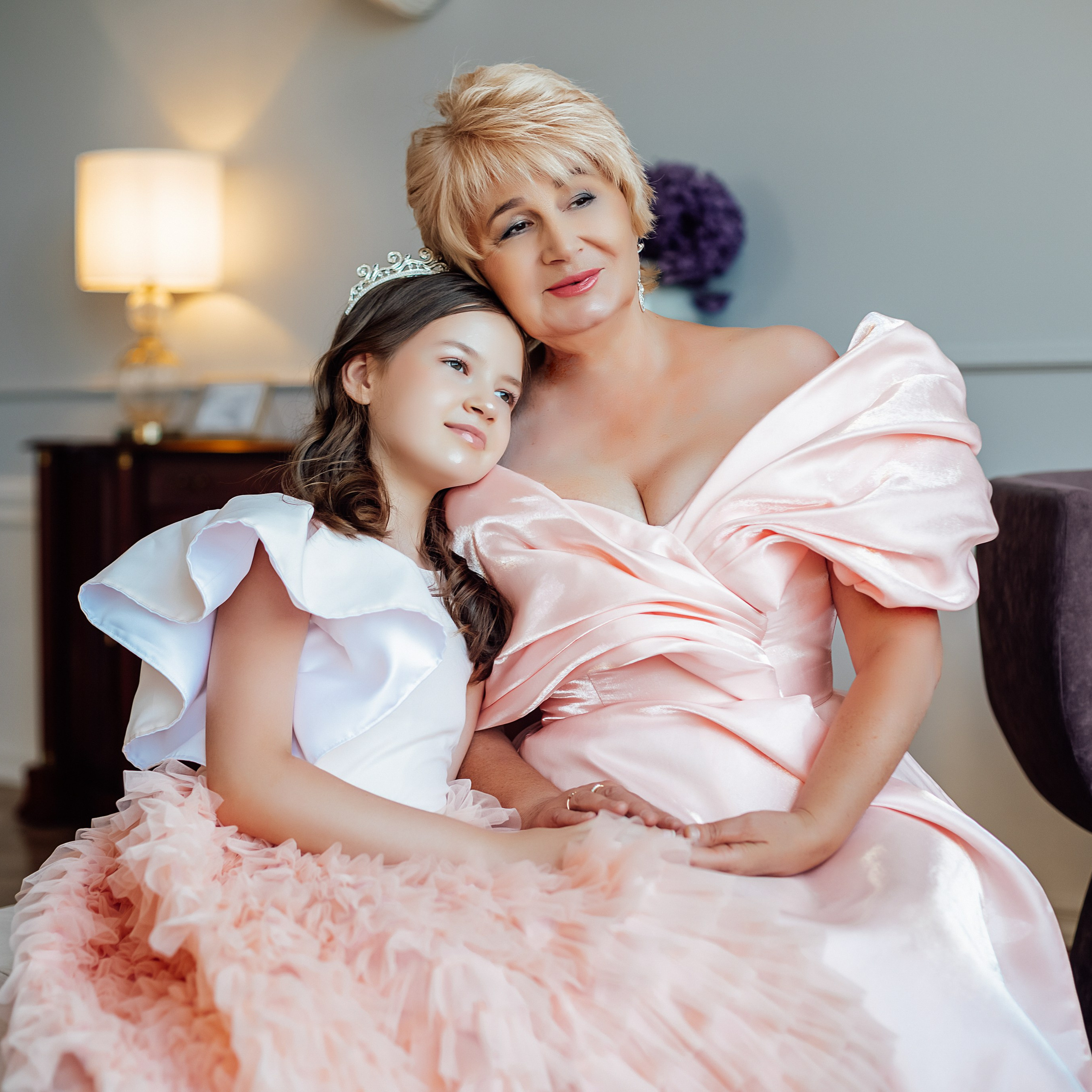 Бабушка с внучкой