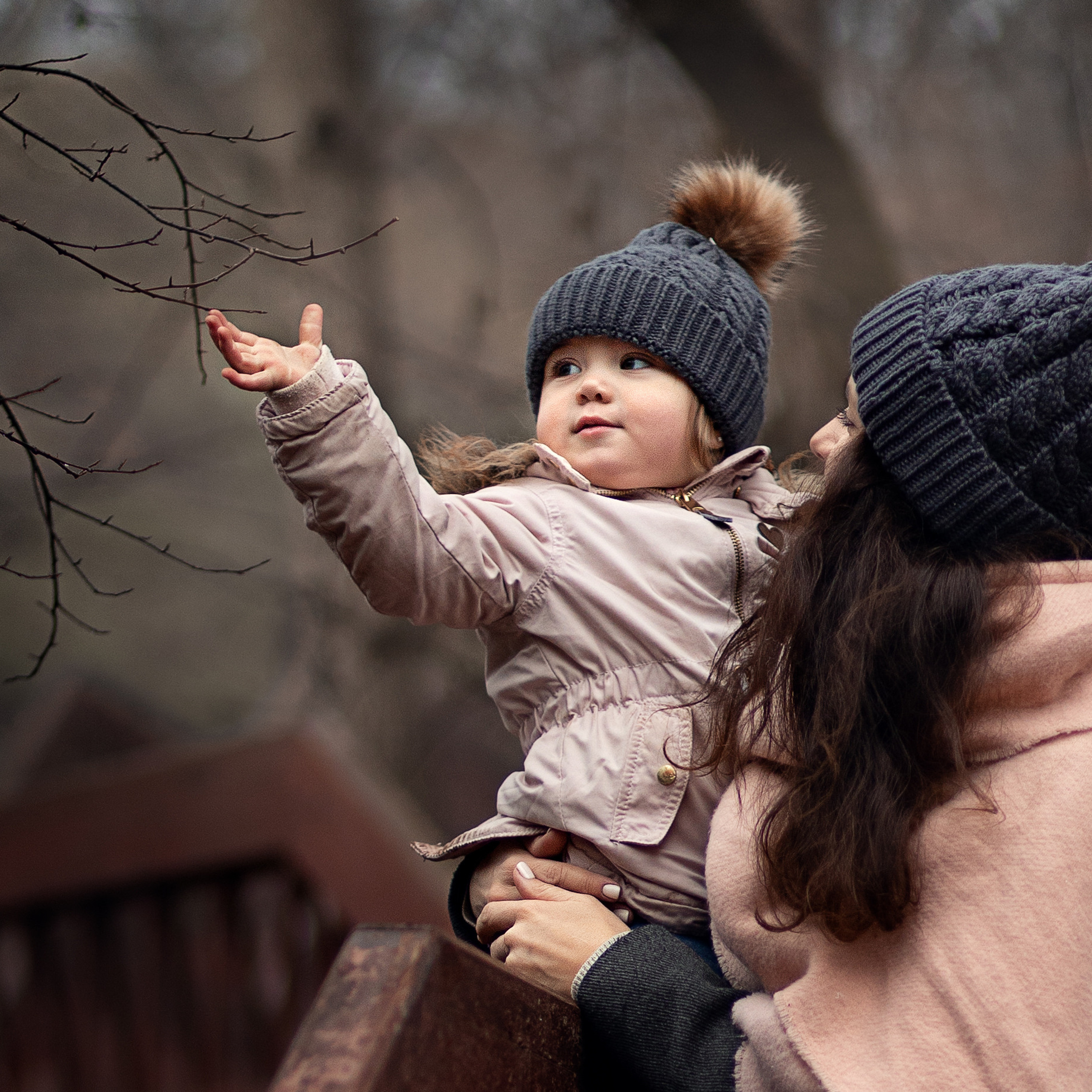 Межсезонье: Катя, Лиза и Вика, Хлоя