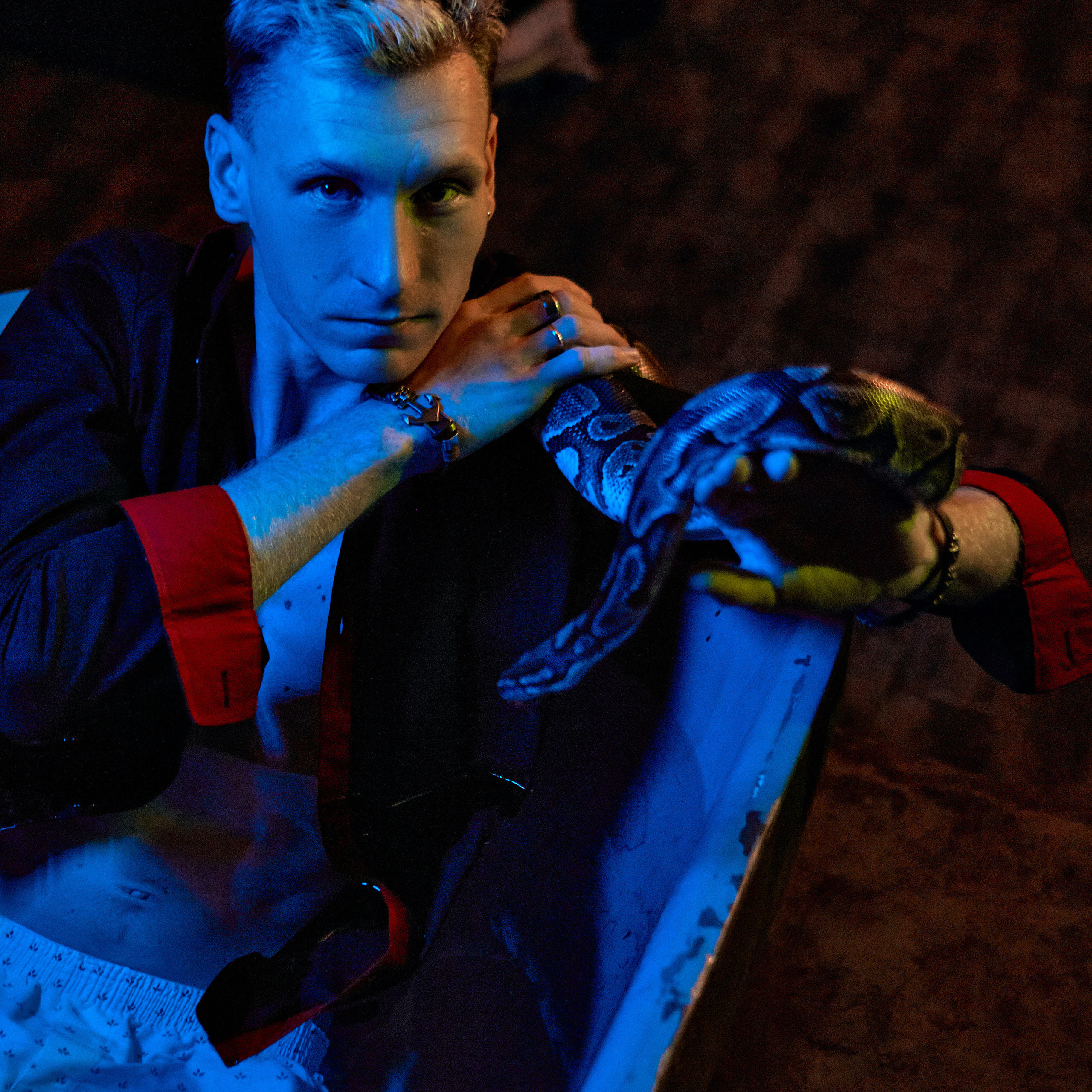 Денис со змеей. Андрей Дудкин. Контент фотограф в Москве