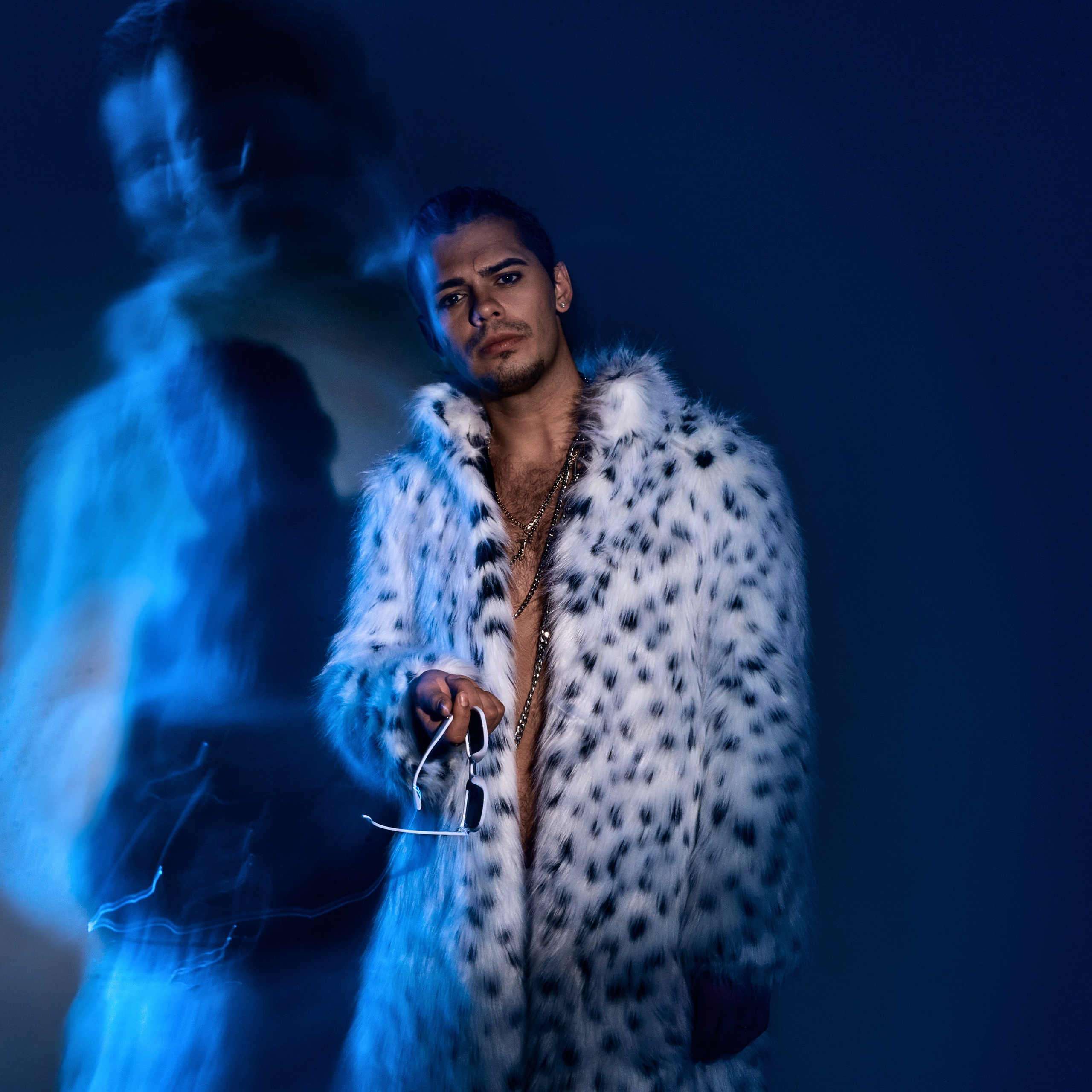 Промо и обложка сингла Алексей Воронов «На парапет»