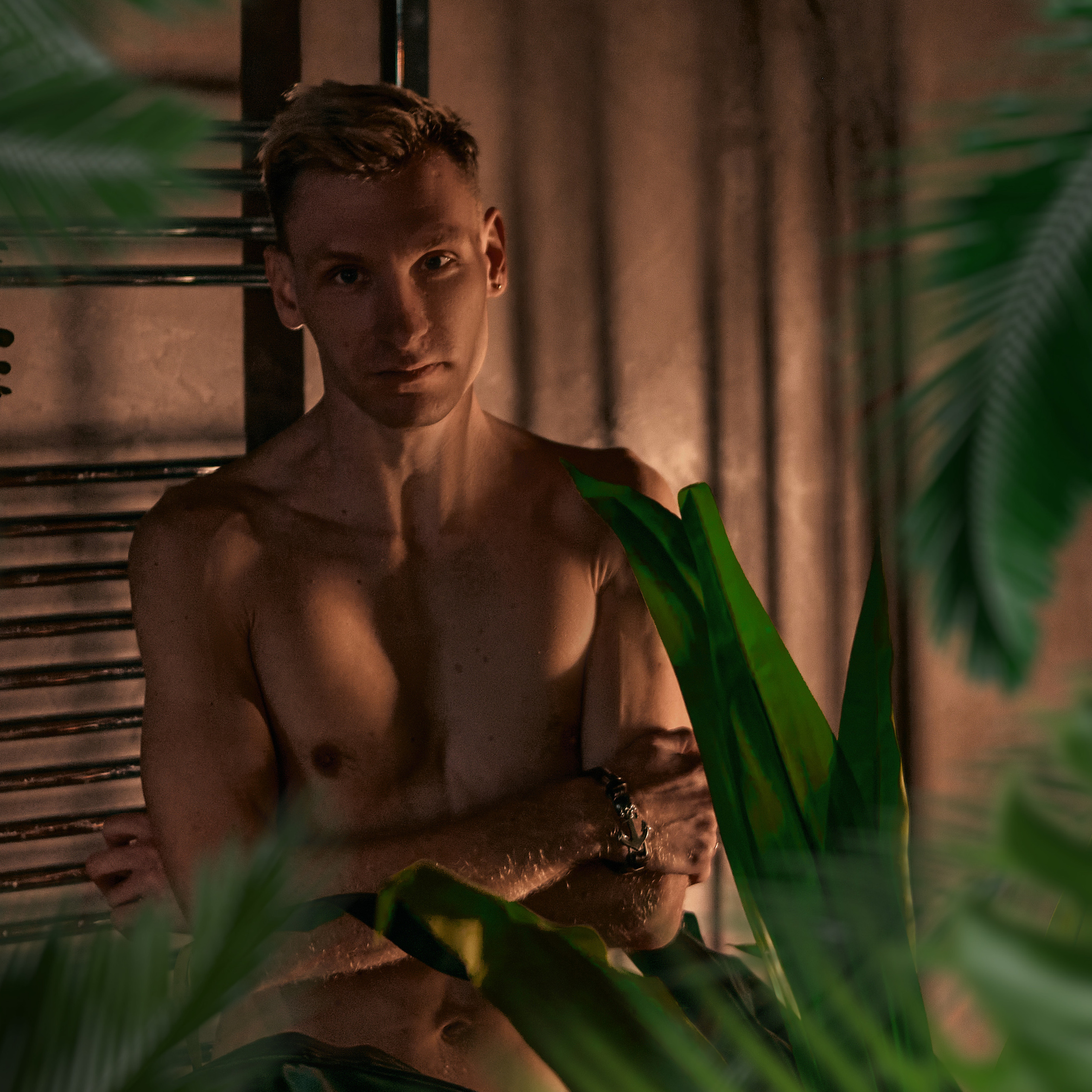 Денис со змеей. Андрей Дудкин. Контент фотограф в Москве