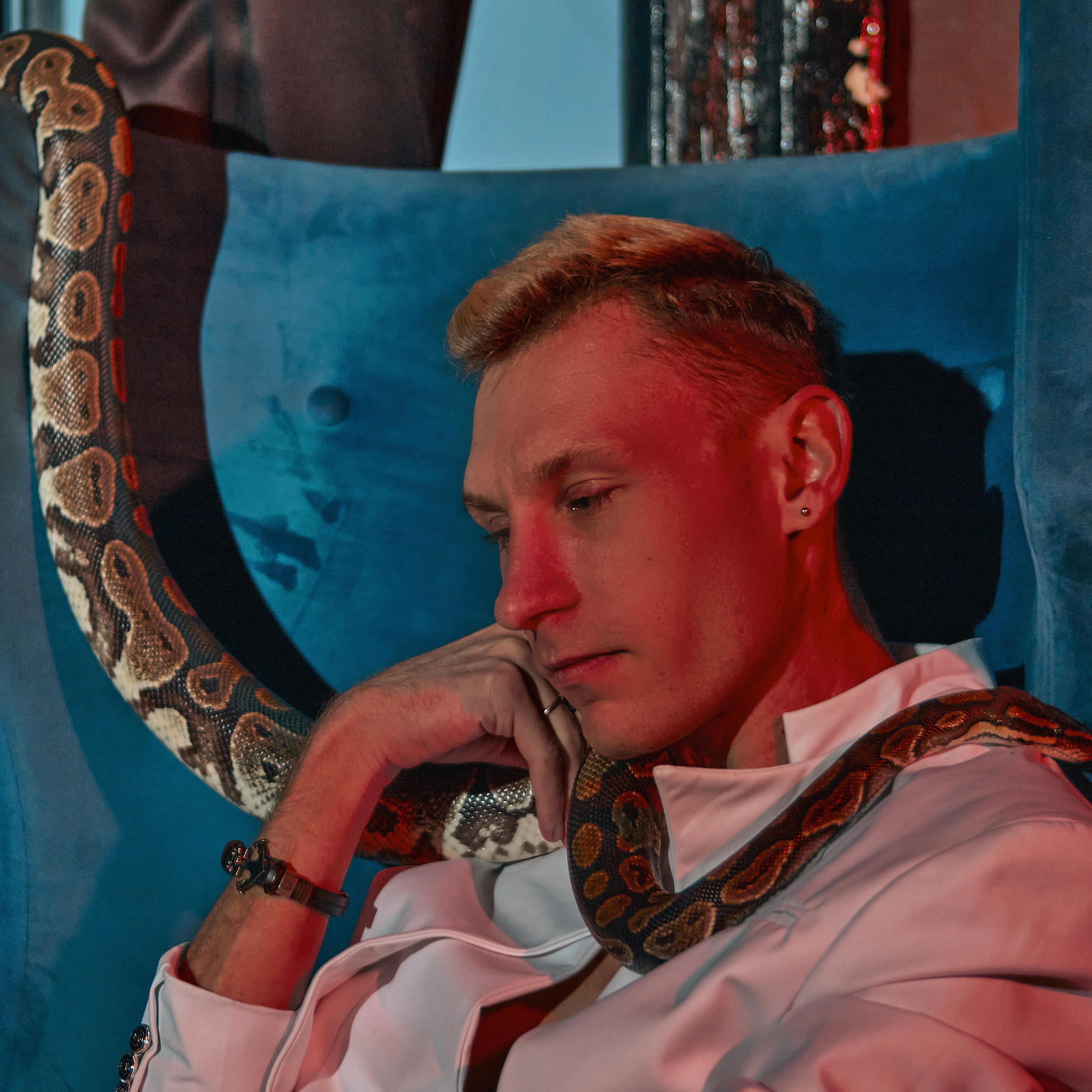 Денис со змеей. Андрей Дудкин. Контент фотограф в Москве