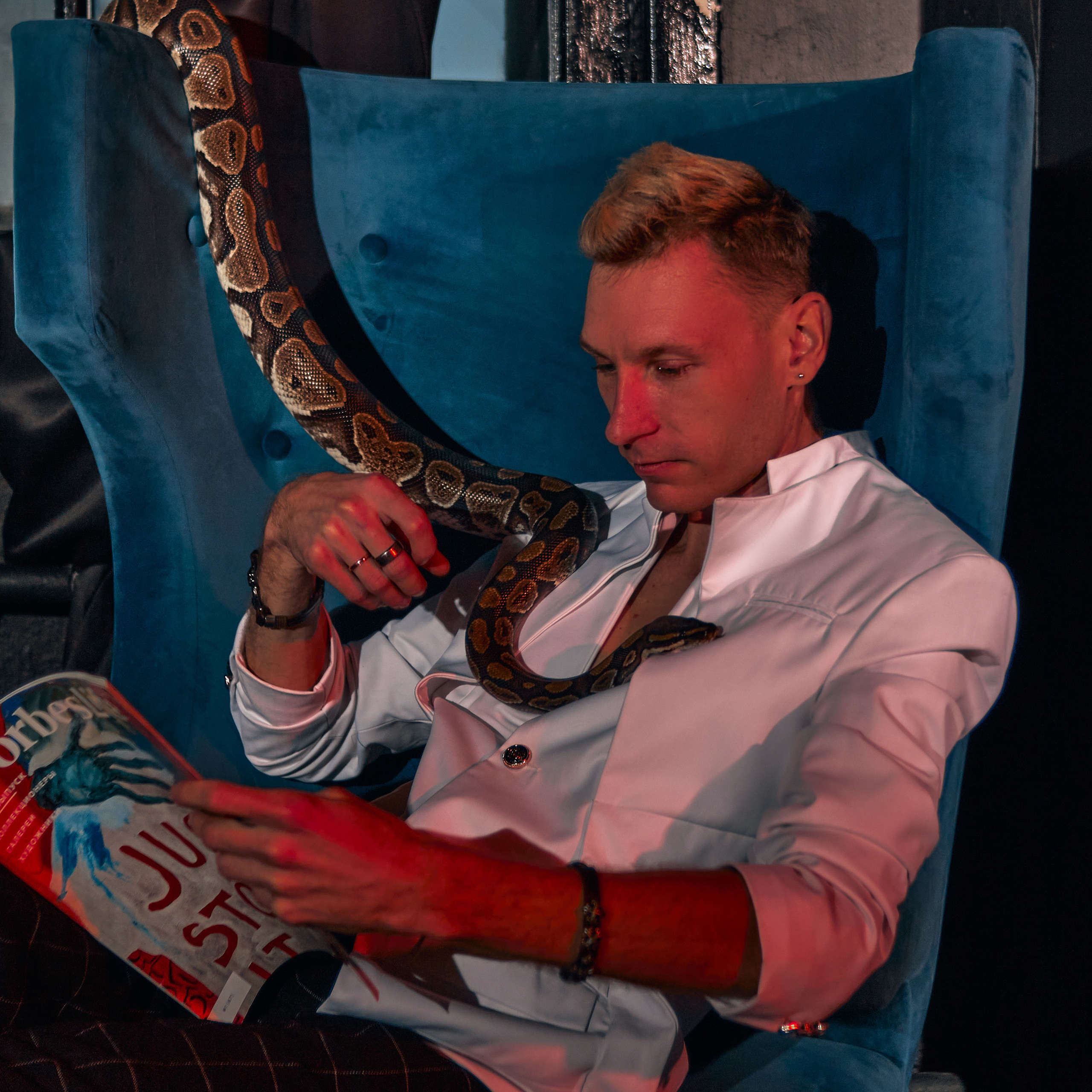 Денис со змеей. Андрей Дудкин. Контент фотограф в Москве