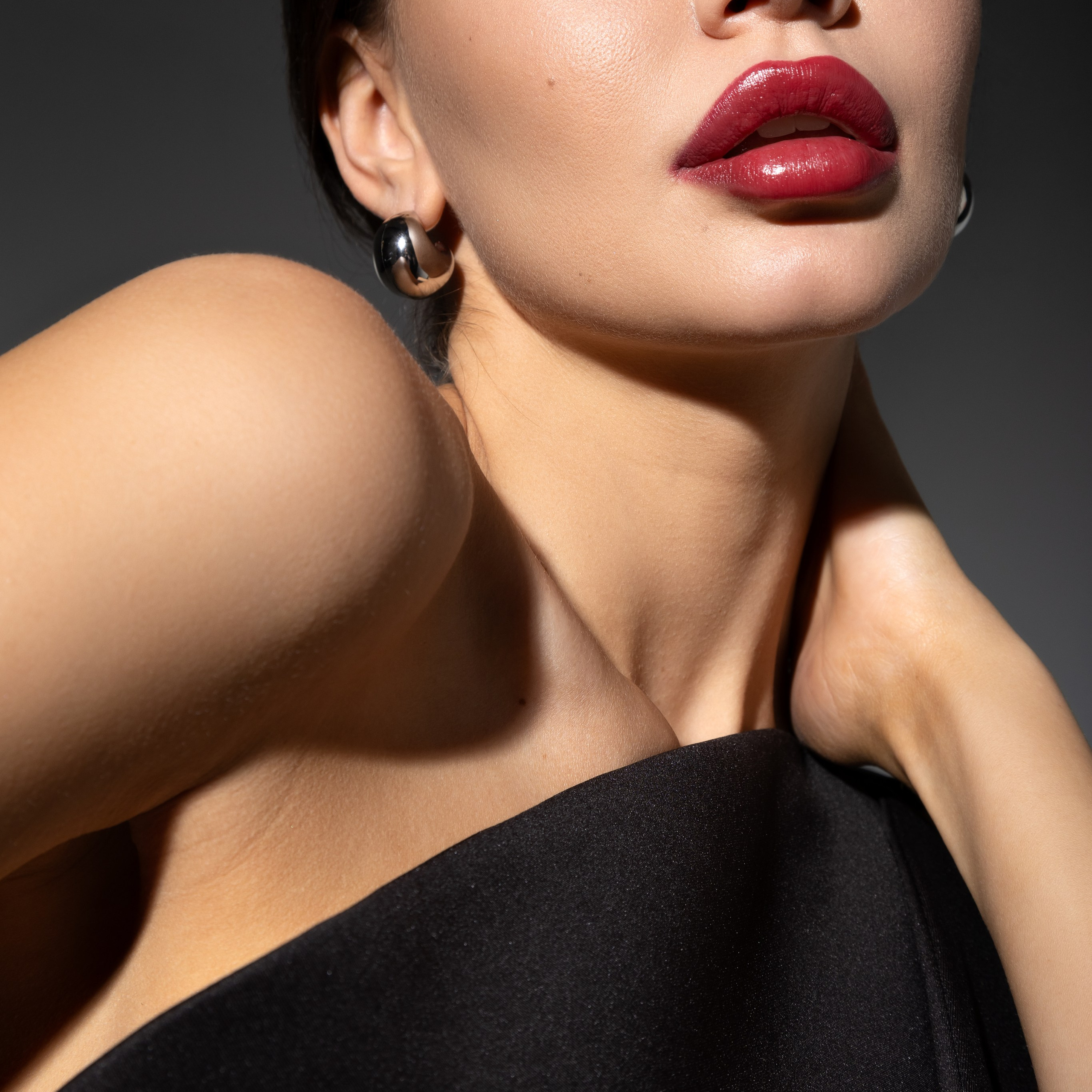 Фото Сессия 60 минут. Аренда фото студии 404 SLAVA в Москве — зал с окнами, свет, оборудование. Студийный фотограф Москва