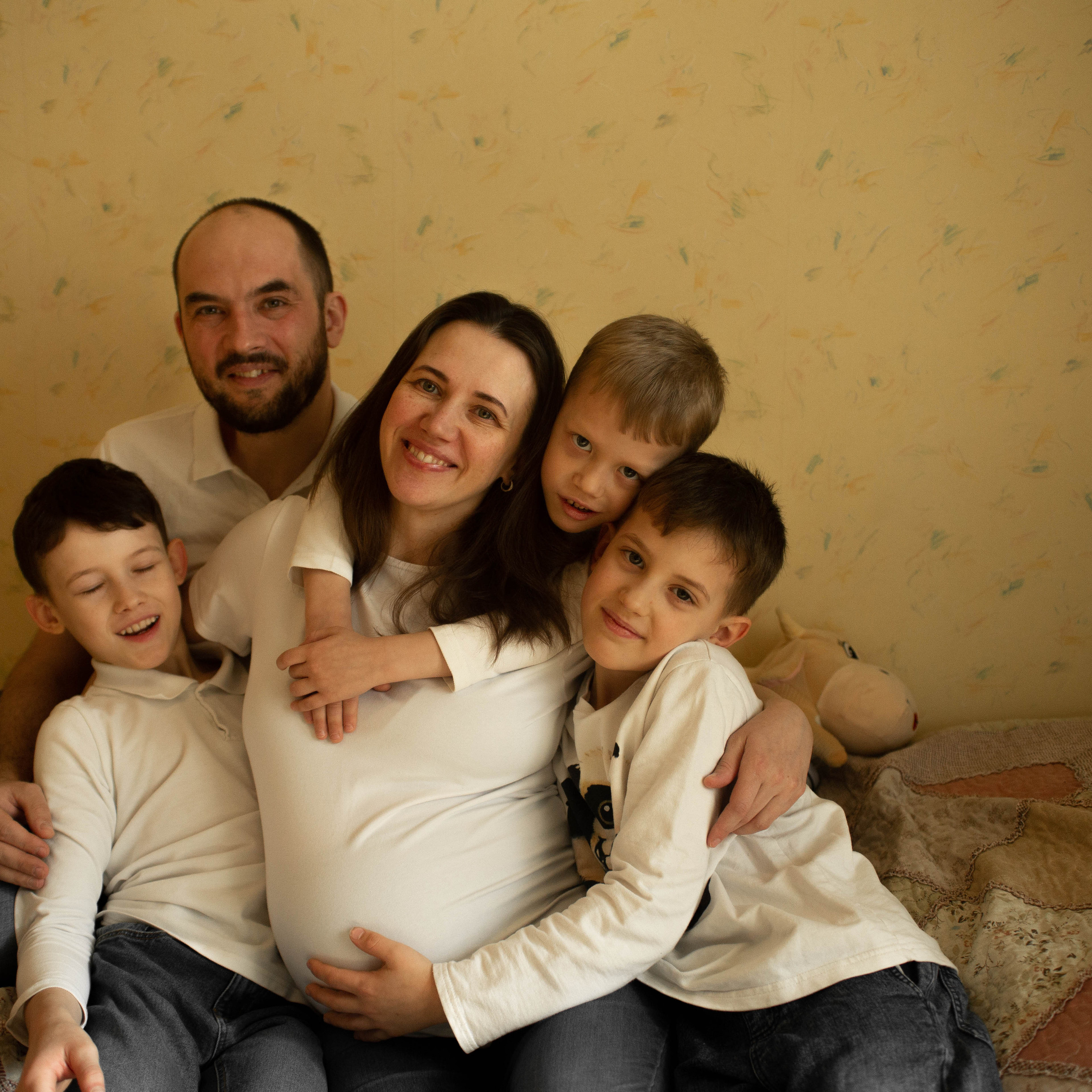 домашняя съемка Маргариты и ее большой семьи