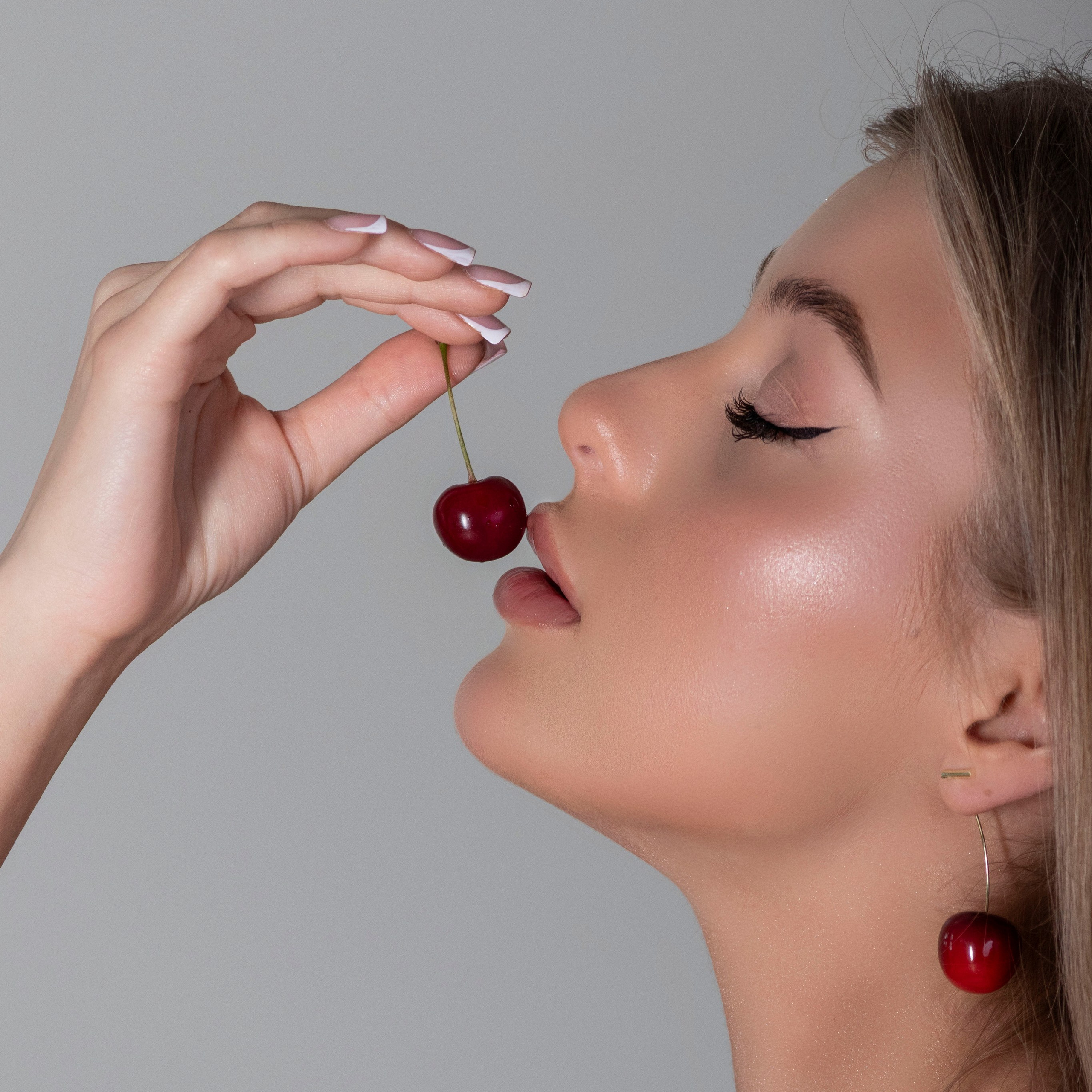 Девушка вишня