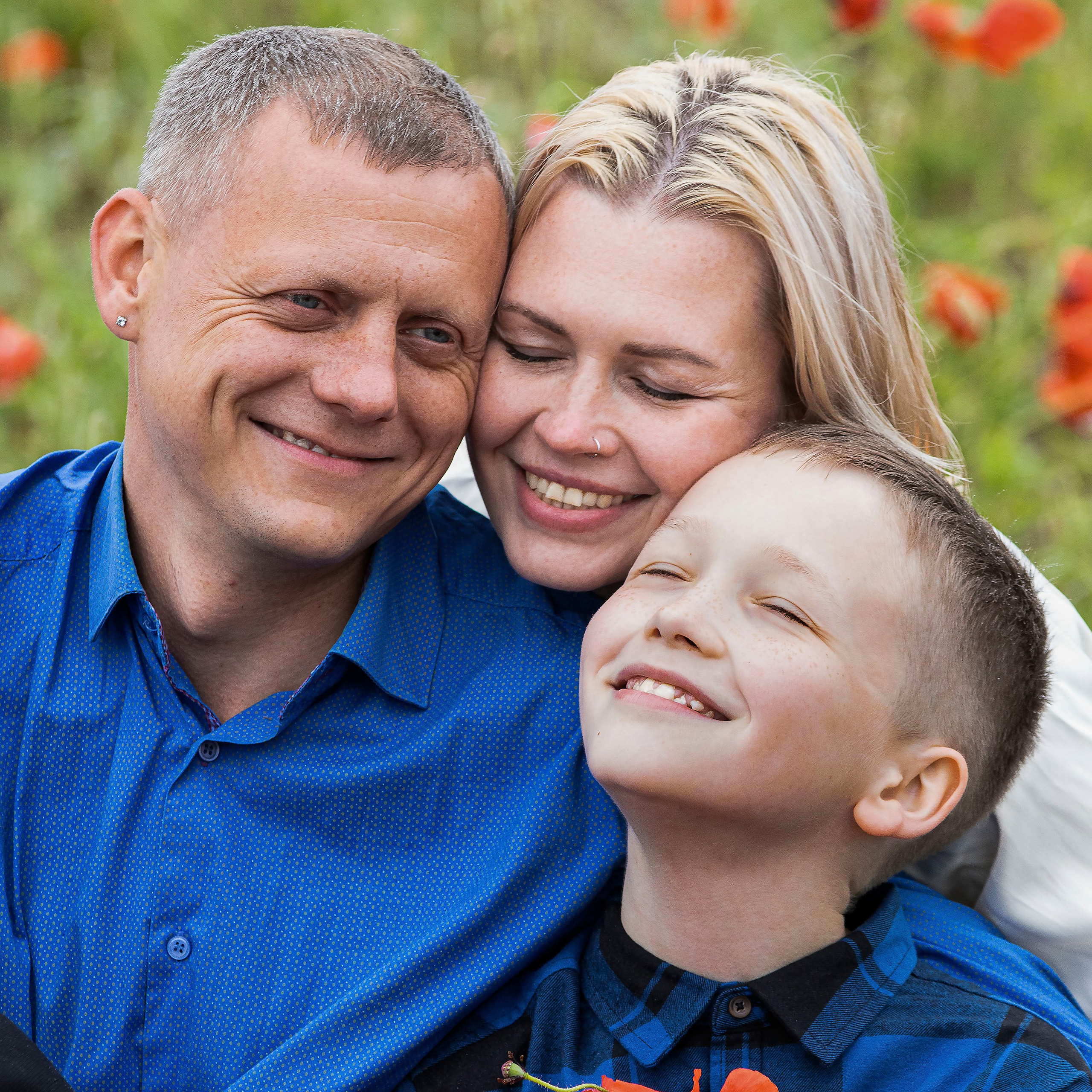 Семья в маках