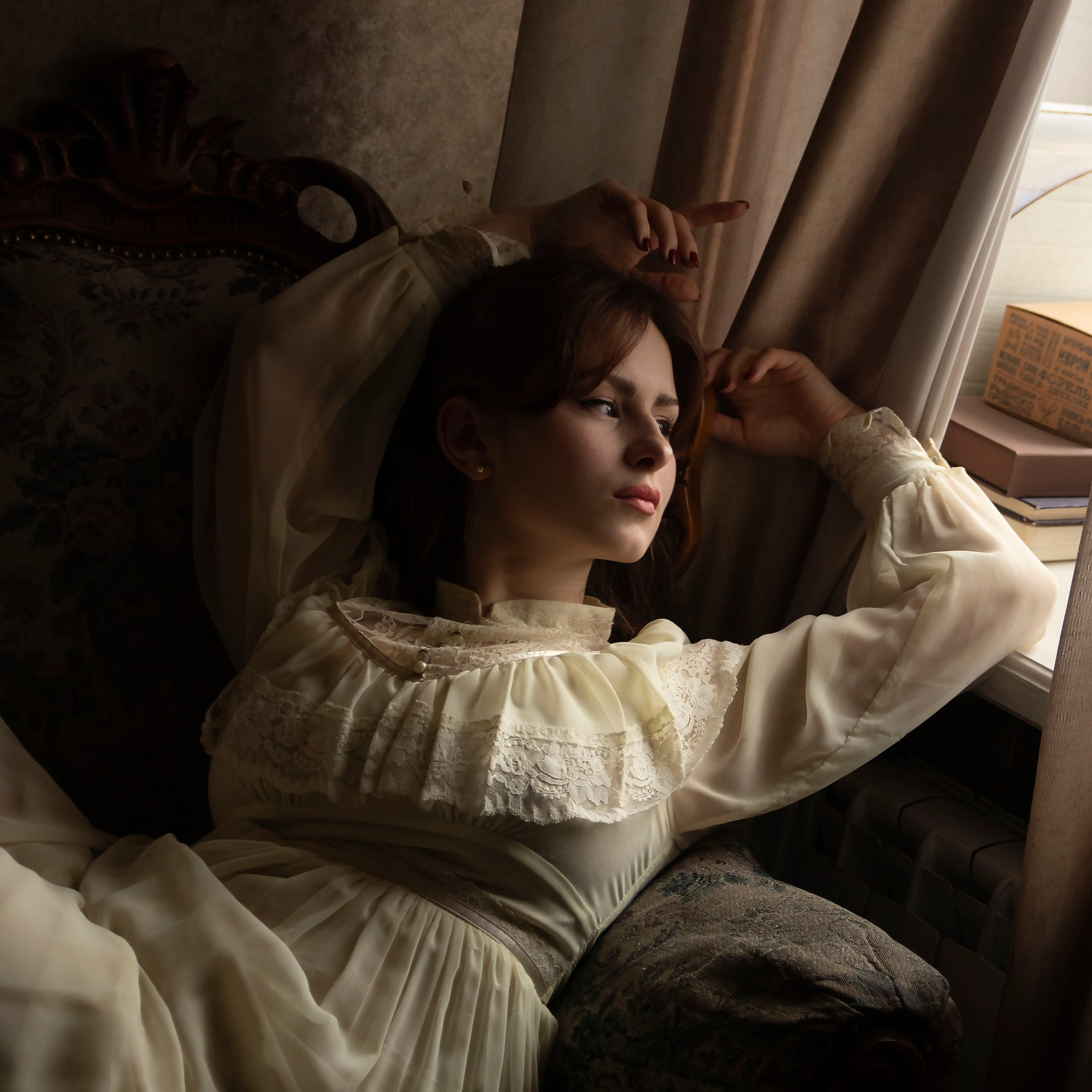 Уютный портрет в непринужденной обстановке