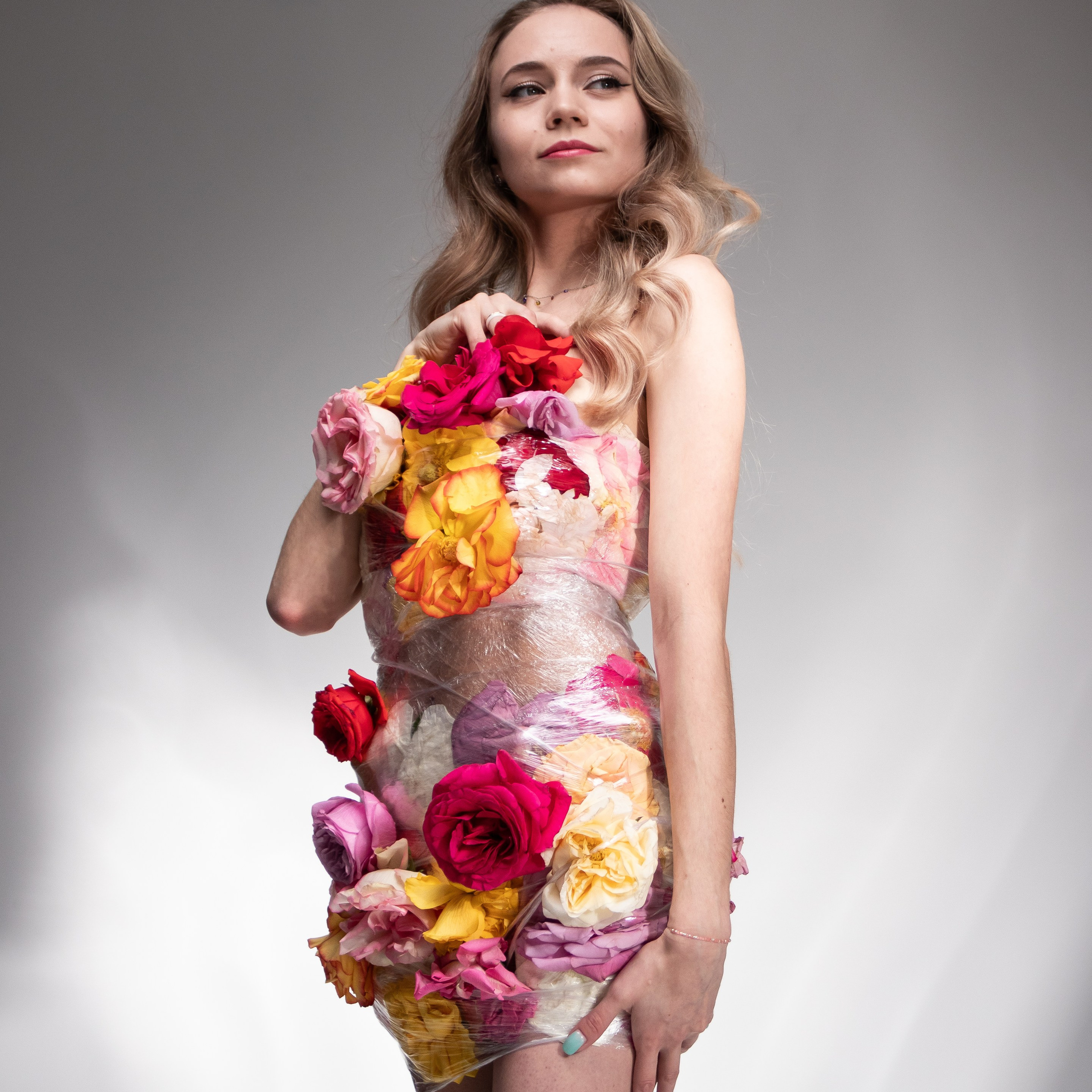 Портретные съемки с цветами. Съемка в студии.