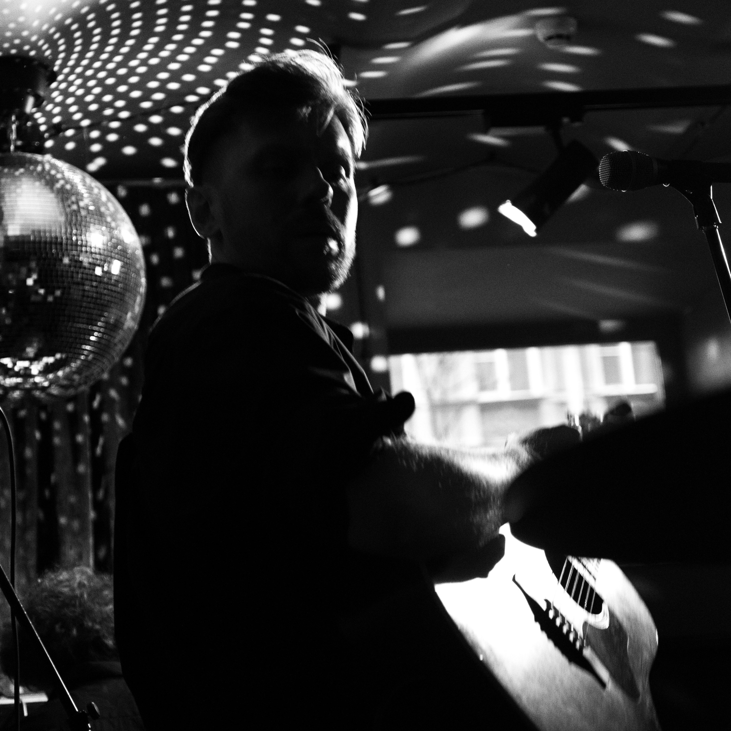 Концерт группы Тони Мак в кабаре Шум