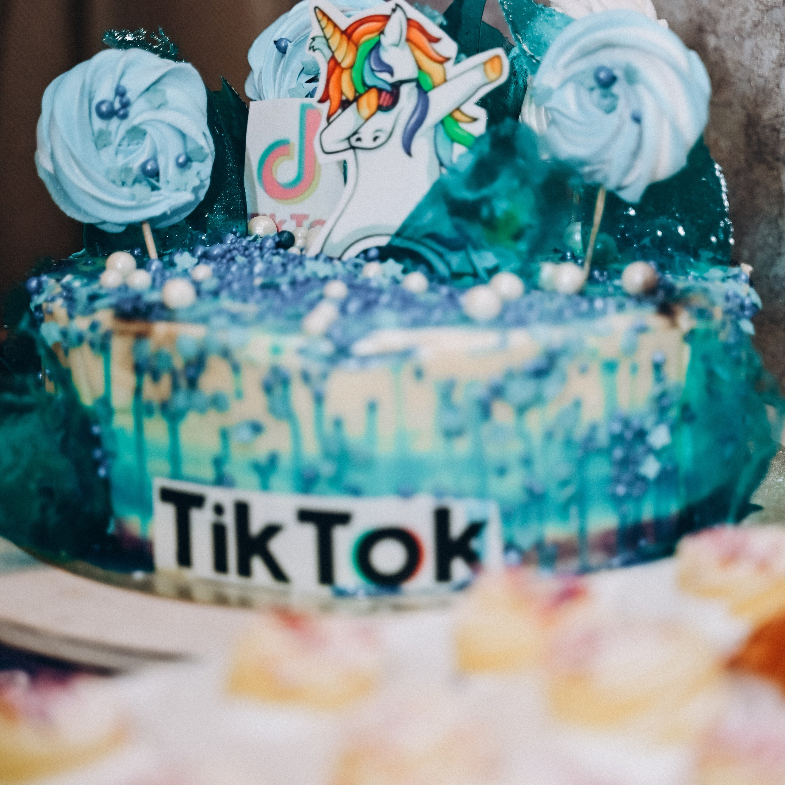 TikTok вечеринка дома