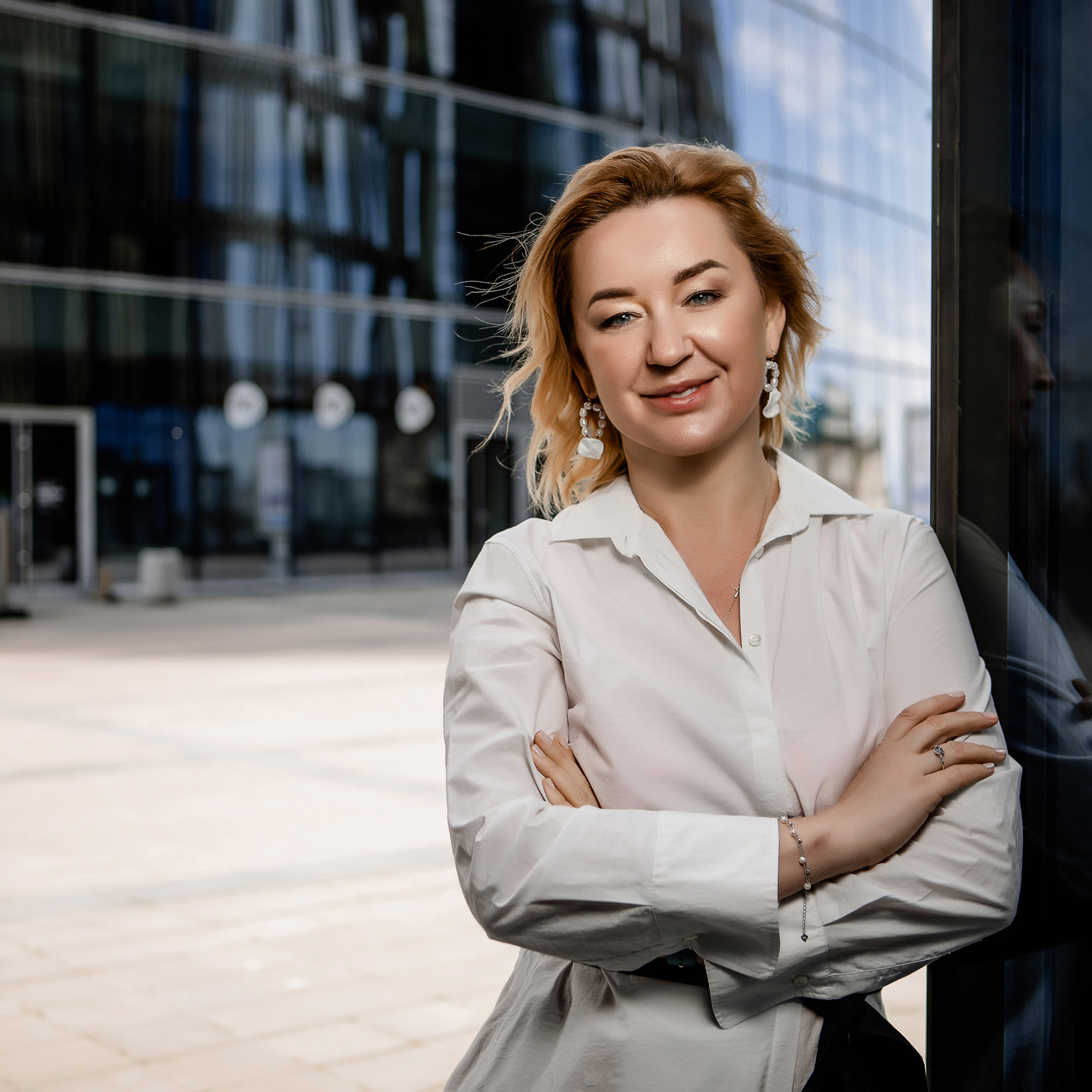 Фотосессия у бизнес-центра, деловой портрет, фотограф Ксения Сытина