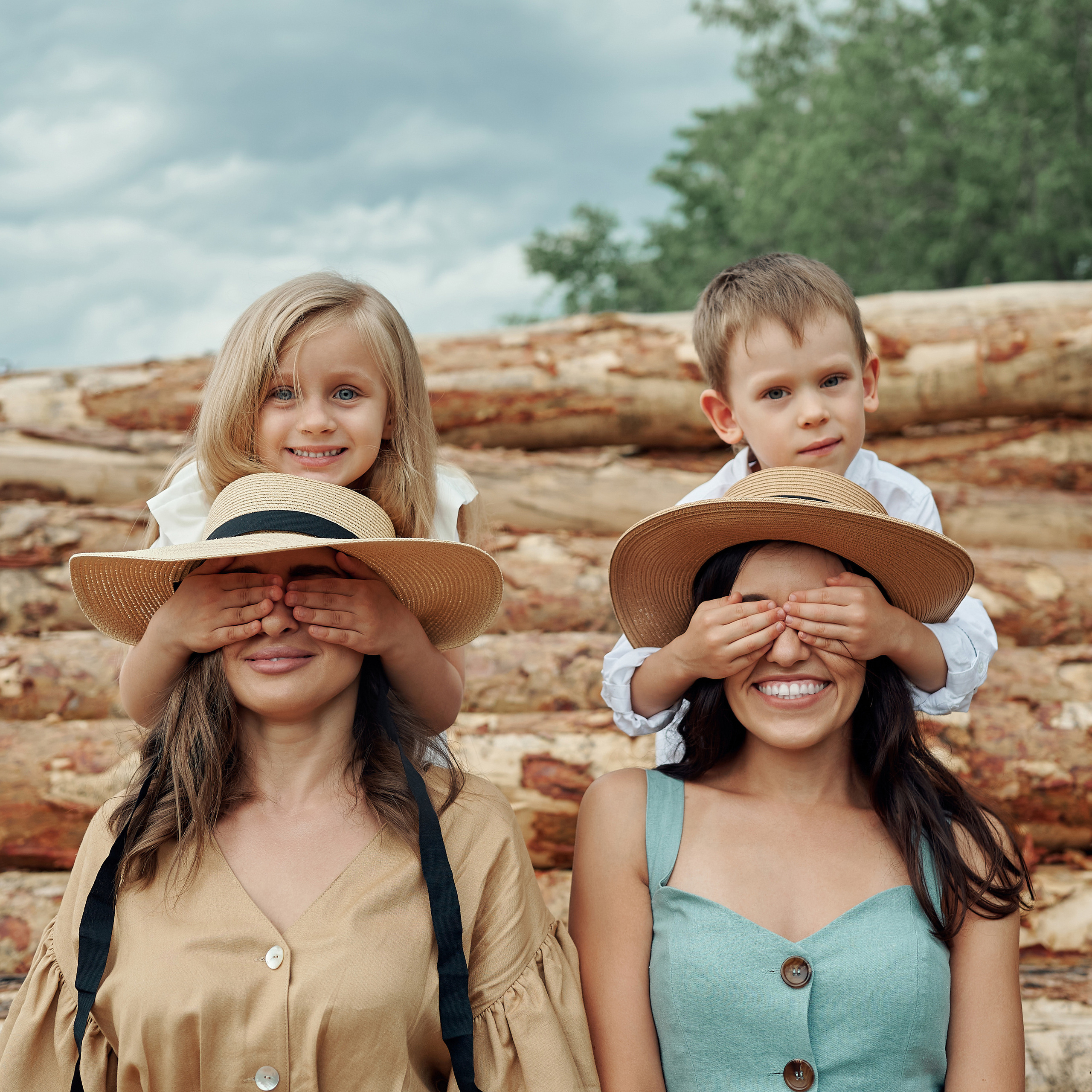 Настя и Марина с детьми