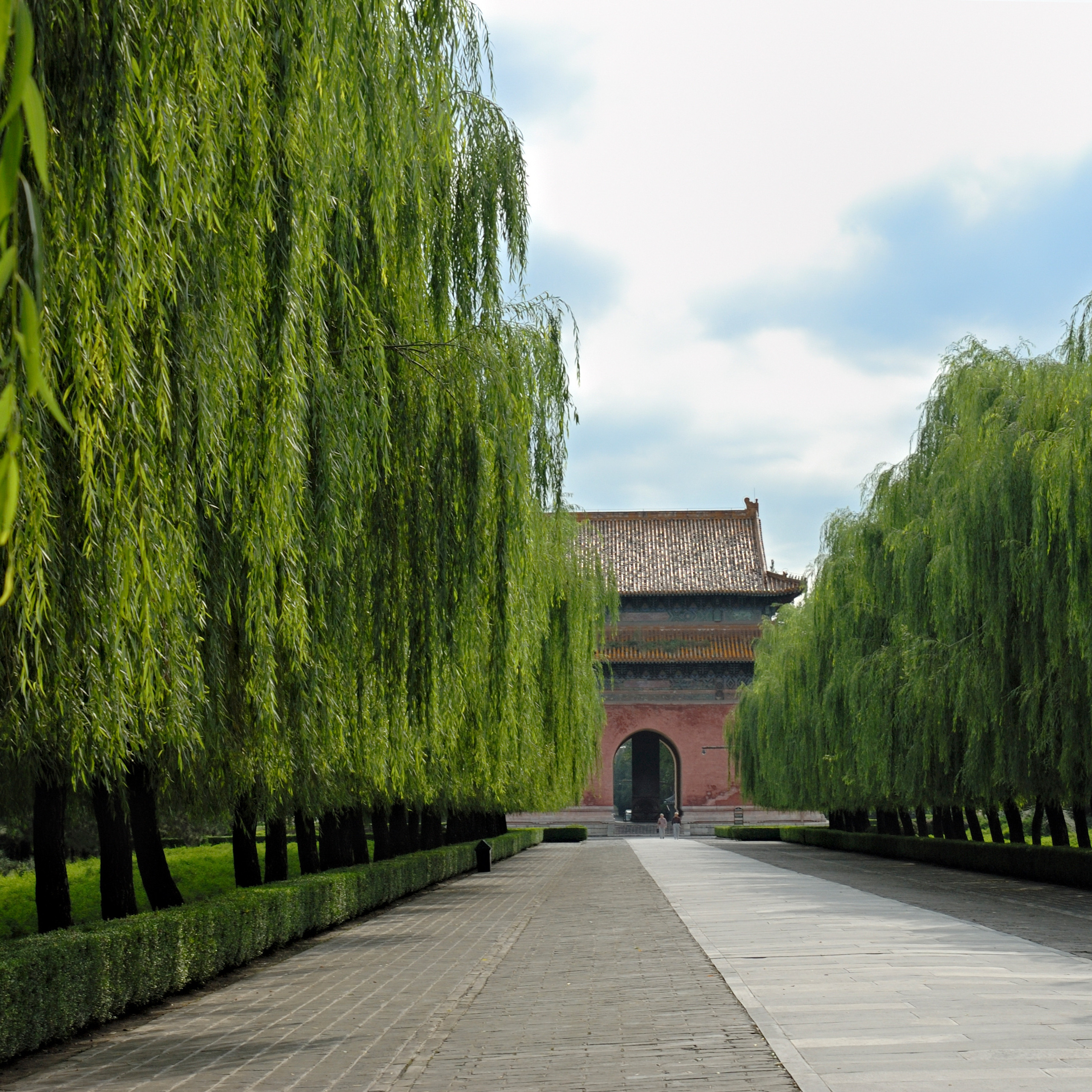 Аллея духов в ансамбле Шисаньлин