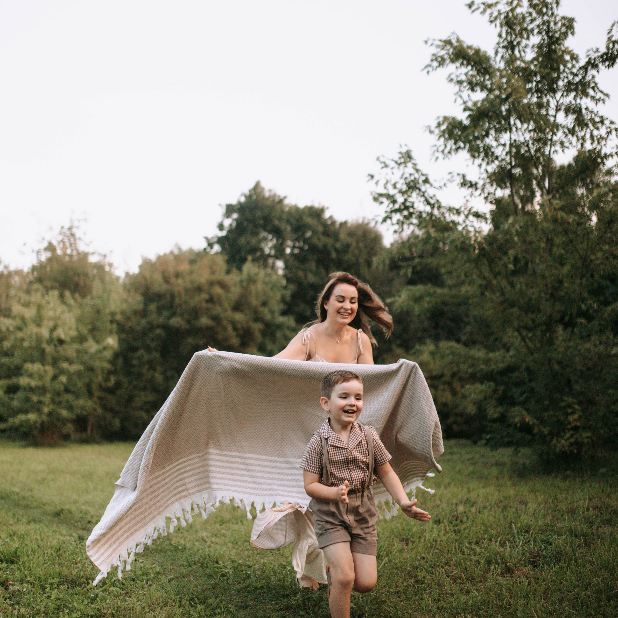 Весёлая прогулка вместе с мамой