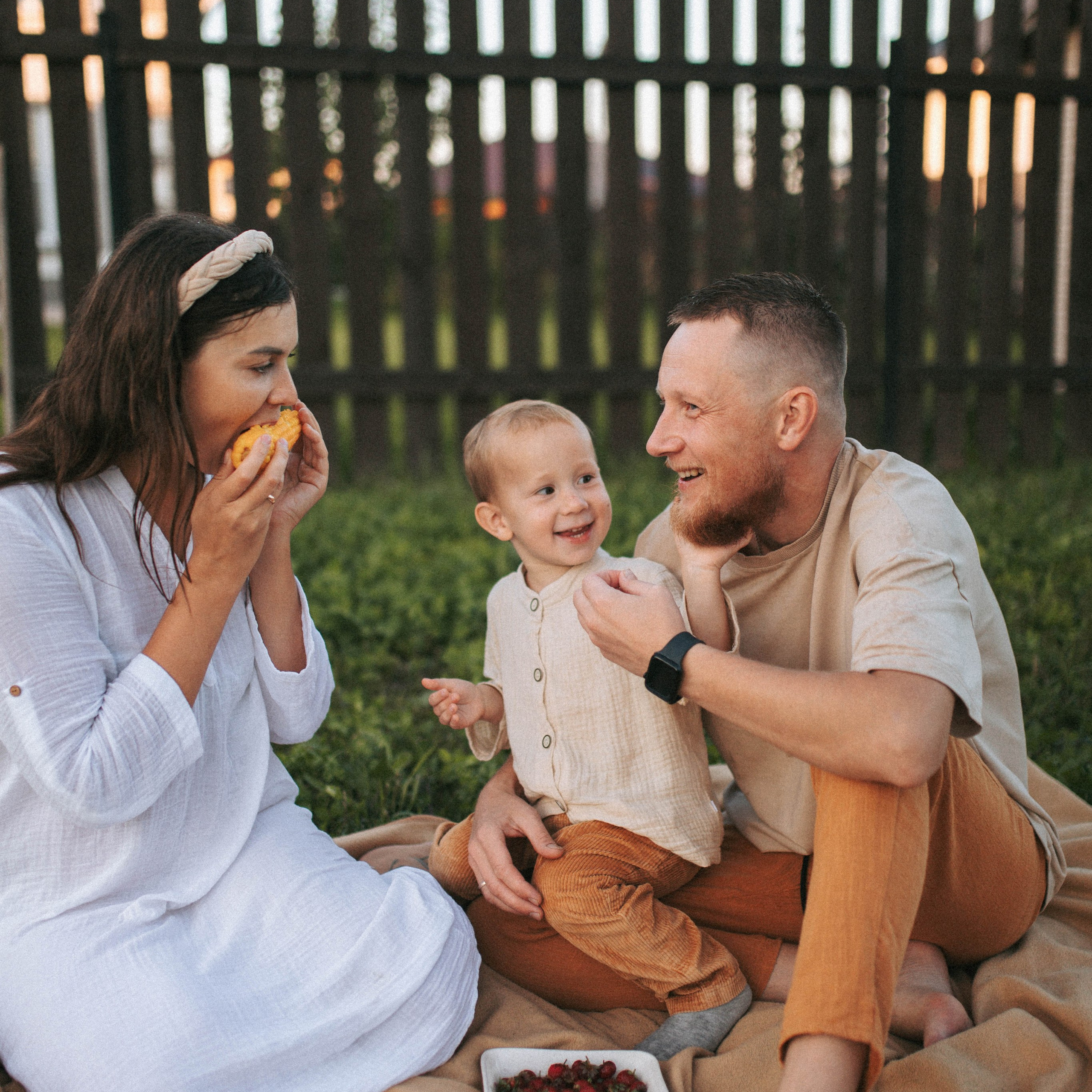 Во дворе своего дома