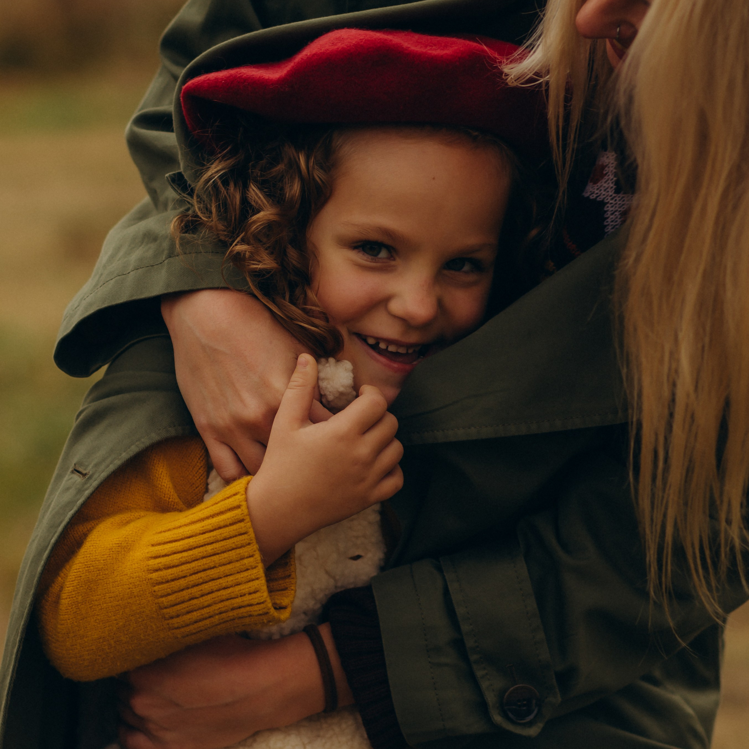 Мама и дочка в оврагах