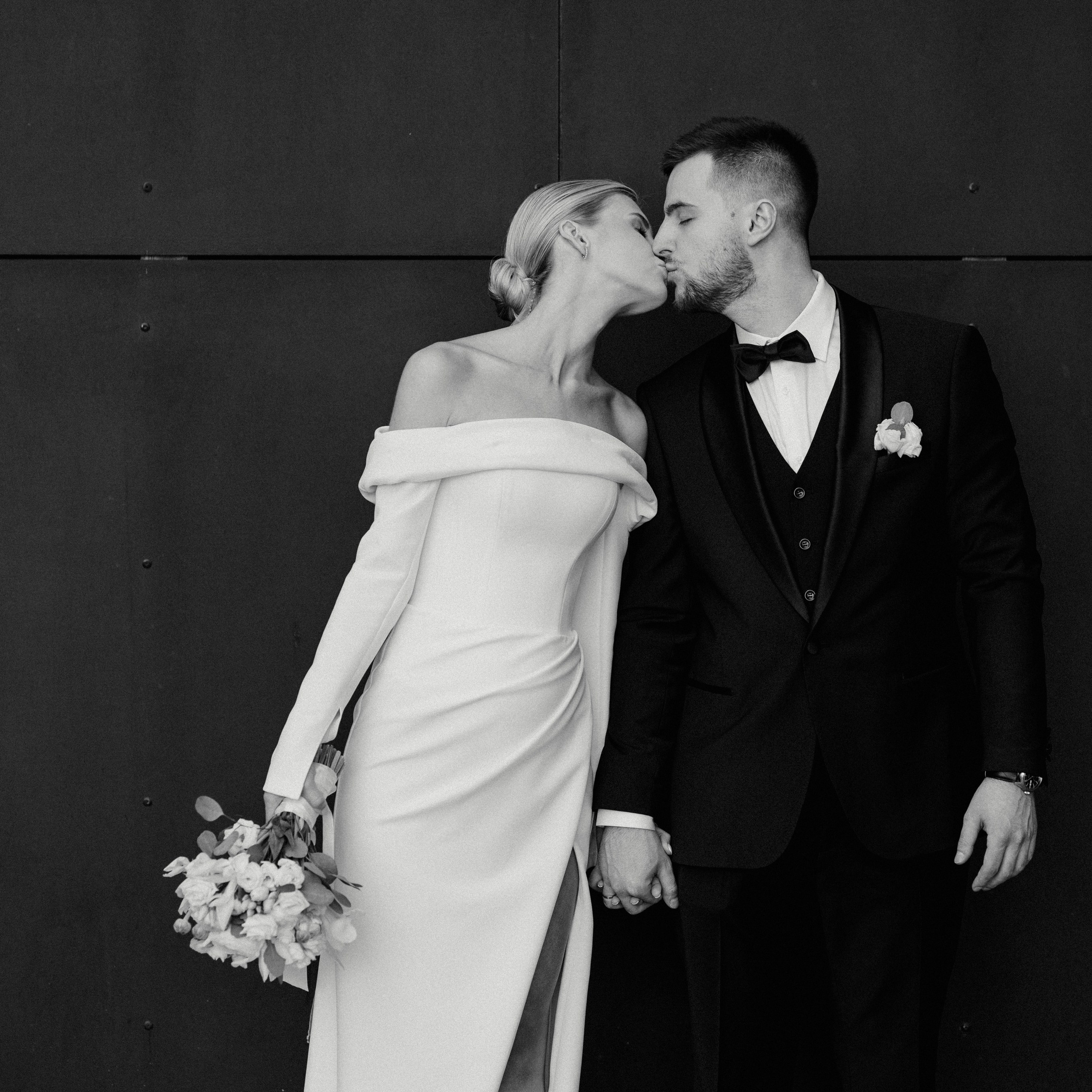 Свадебная фотосессия на стадионе Спартак. Свадебный фотограф в Москве. свадебная фотосессия Москва. Фотограф в Москве Валерия Рожкова