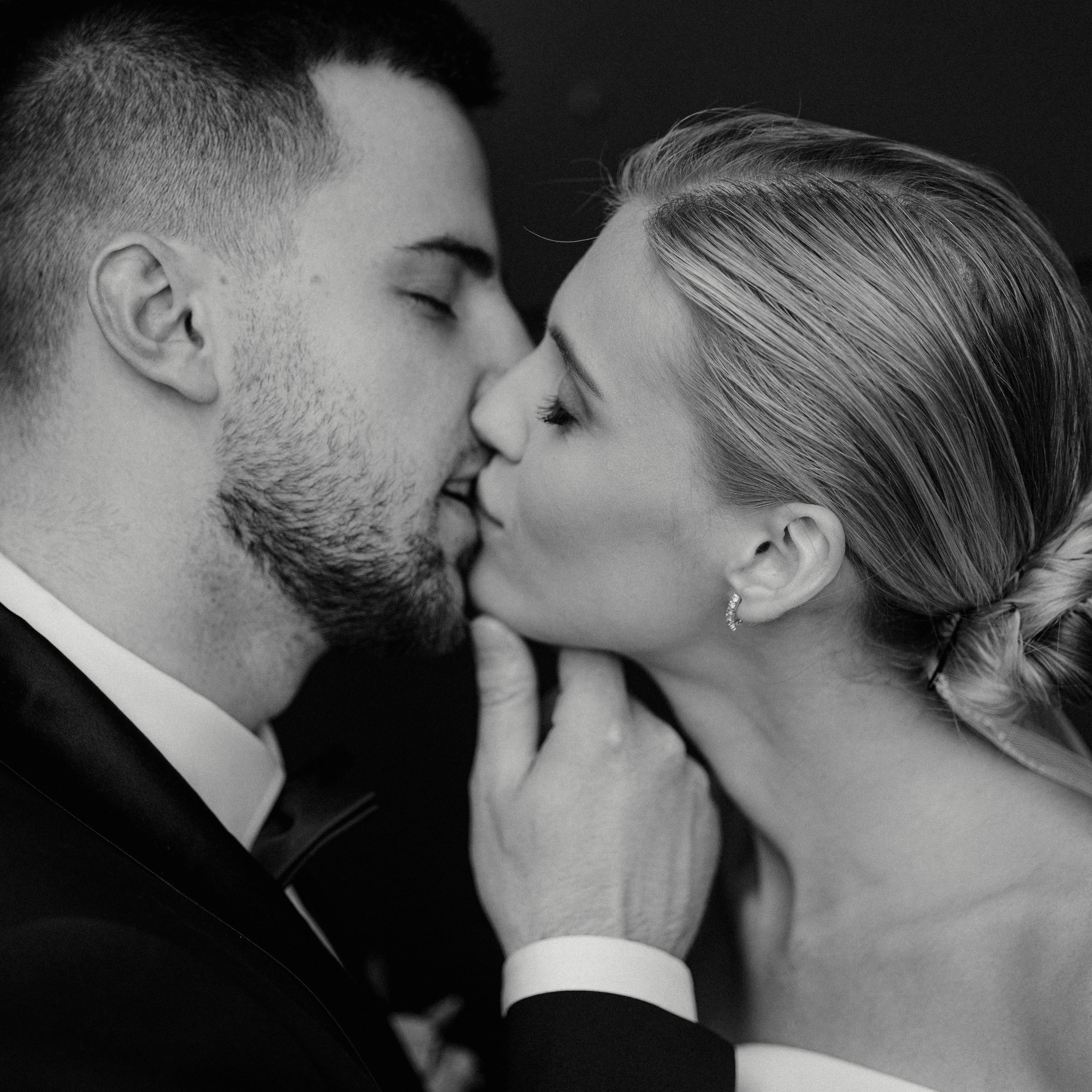 Свадебная фотосессия на стадионе Спартак. Свадебный фотограф в Москве. свадебная фотосессия Москва. Фотограф в Москве Валерия Рожкова