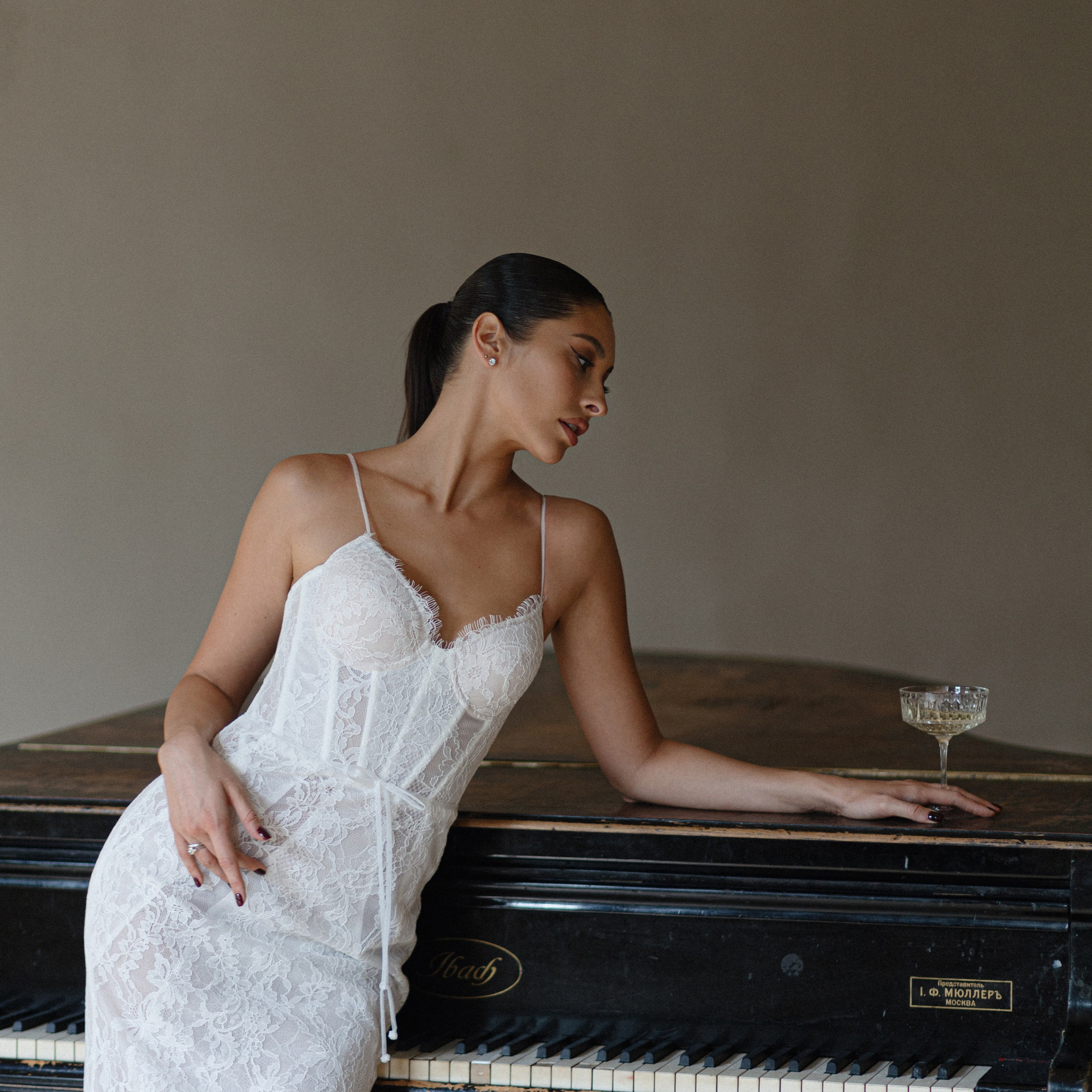 Фотосессия с кабриолетом в Москве свадебная. Свадебный фотограф Москва. Фотограф в Москве Валерия Рожкова