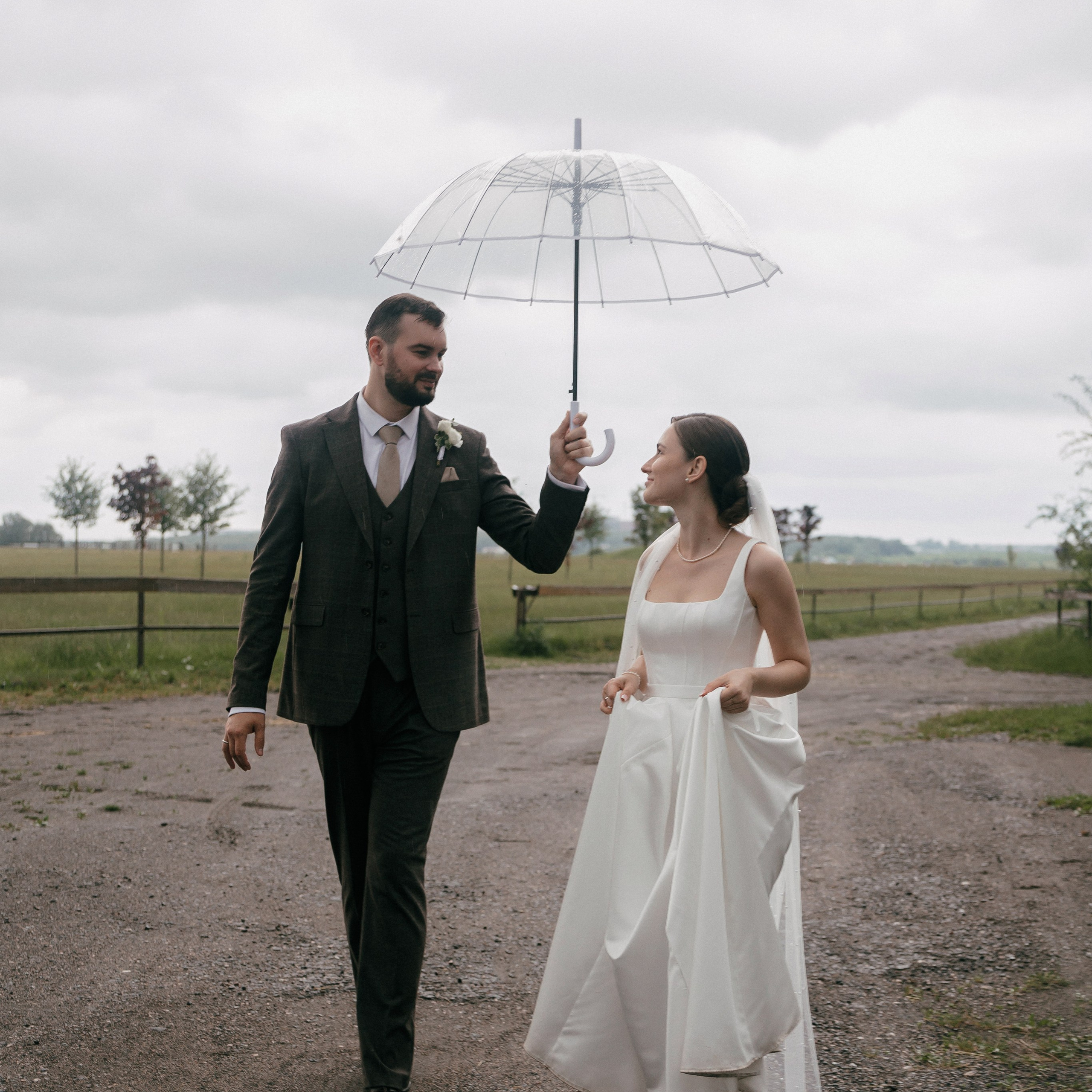Портфолио свадебного фотографа в Москве. Фотосессия с лошадьми Москва. Фотограф на свадьбу в Москве. Свадебная фотосессия на черном фоне. Фотограф в Москве Валерия Рожкова