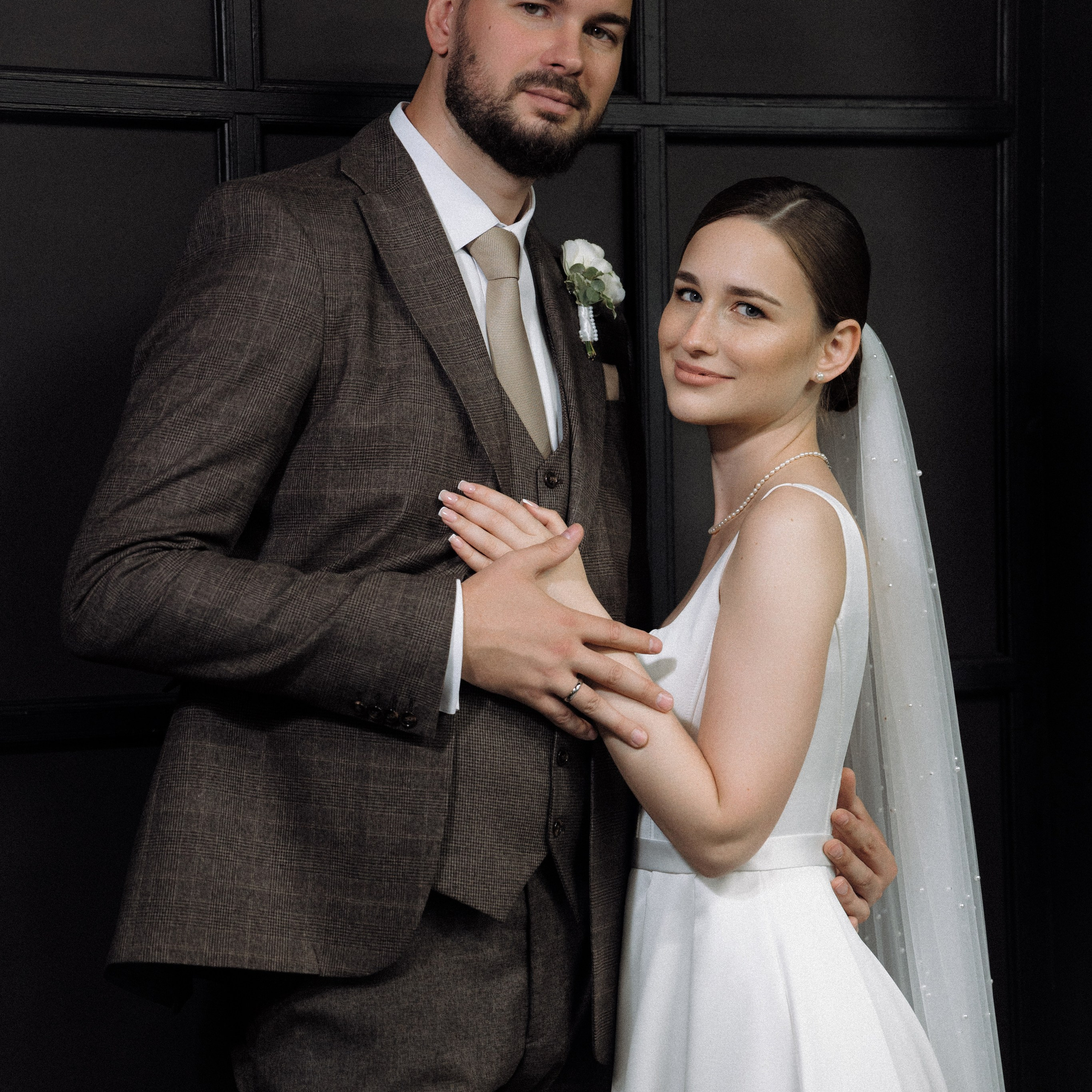 Портфолио свадебного фотографа в Москве. Фотосессия с лошадьми Москва. Фотограф на свадьбу в Москве. Свадебная фотосессия на черном фоне. Фотограф в Москве Валерия Рожкова