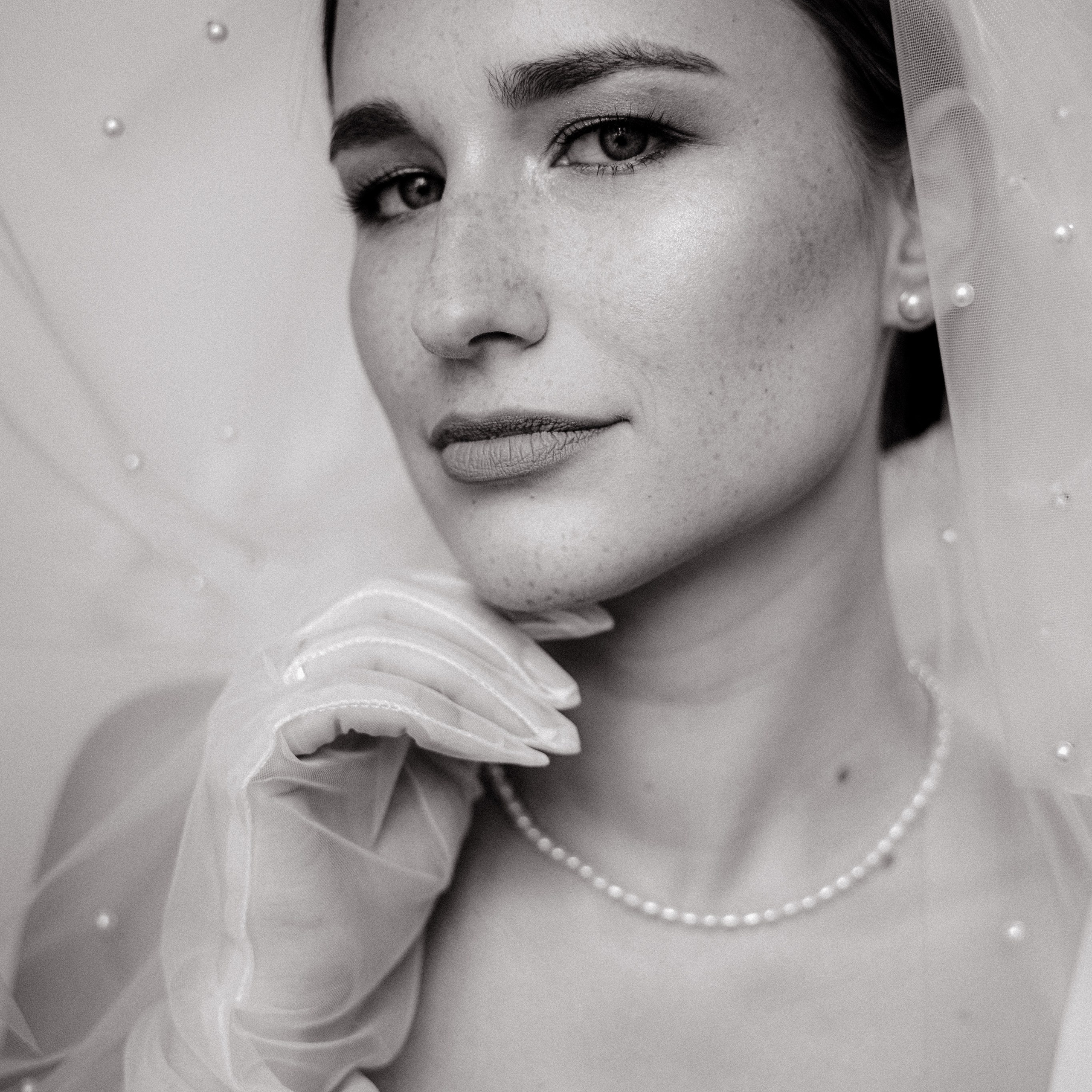 Портфолио свадебного фотографа в Москве. Фотосессия с лошадьми Москва. Фотограф на свадьбу в Москве. Свадебная фотосессия на черном фоне. Фотограф в Москве Валерия Рожкова