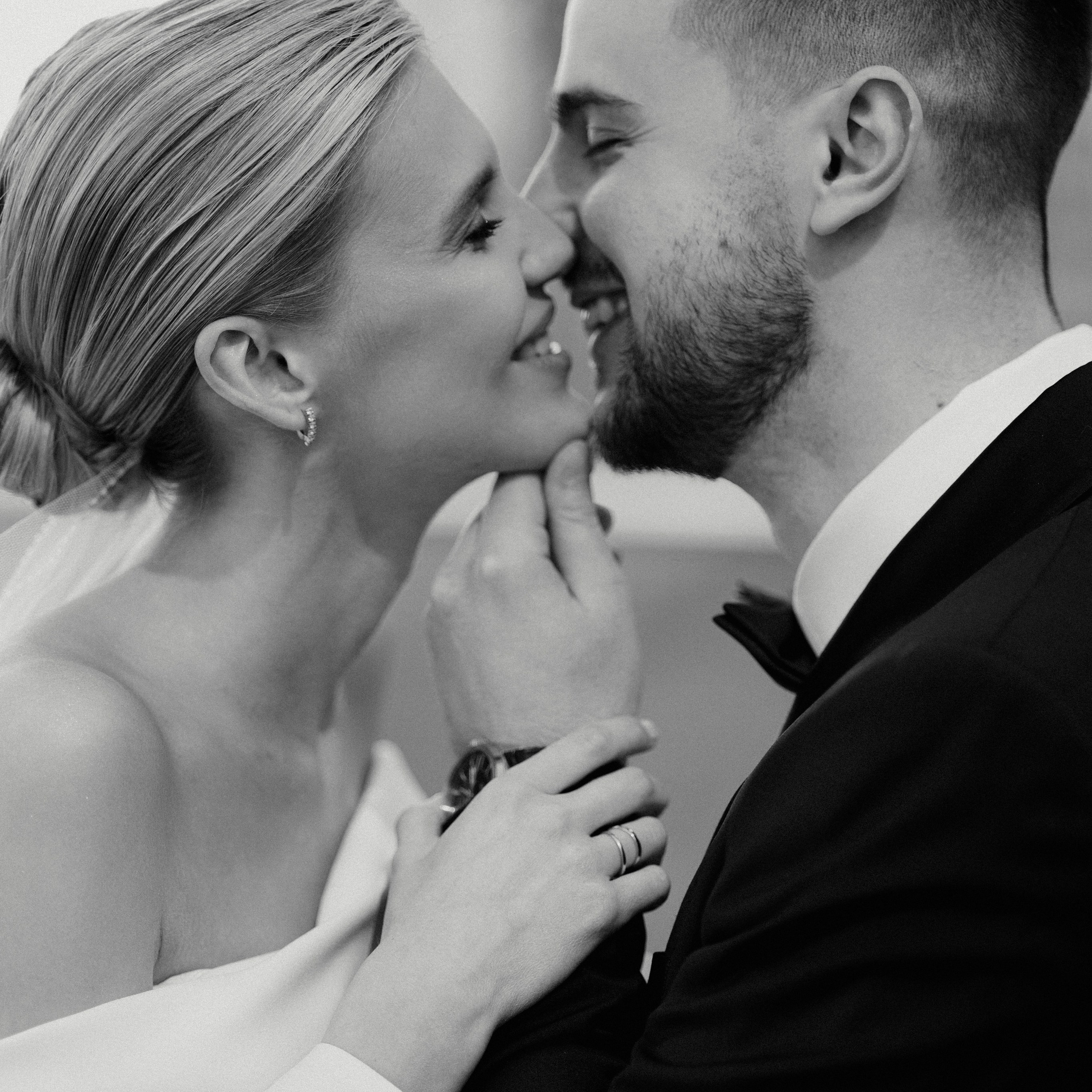 Свадебная фотосессия на стадионе Спартак. Свадебный фотограф в Москве. свадебная фотосессия Москва. Фотограф в Москве Валерия Рожкова