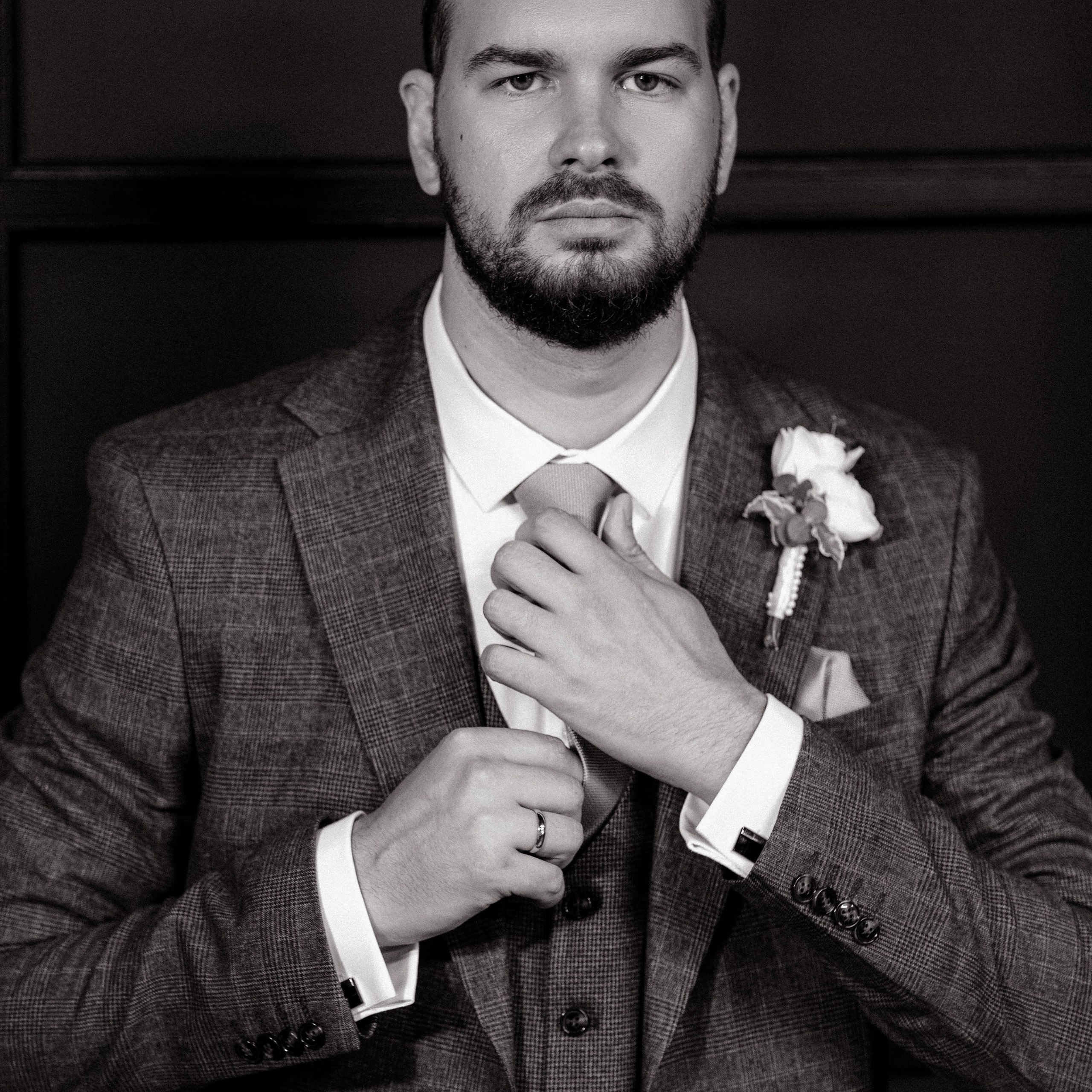 Портфолио свадебного фотографа в Москве. Фотосессия с лошадьми Москва. Фотограф на свадьбу в Москве. Свадебная фотосессия на черном фоне. Фотограф в Москве Валерия Рожкова